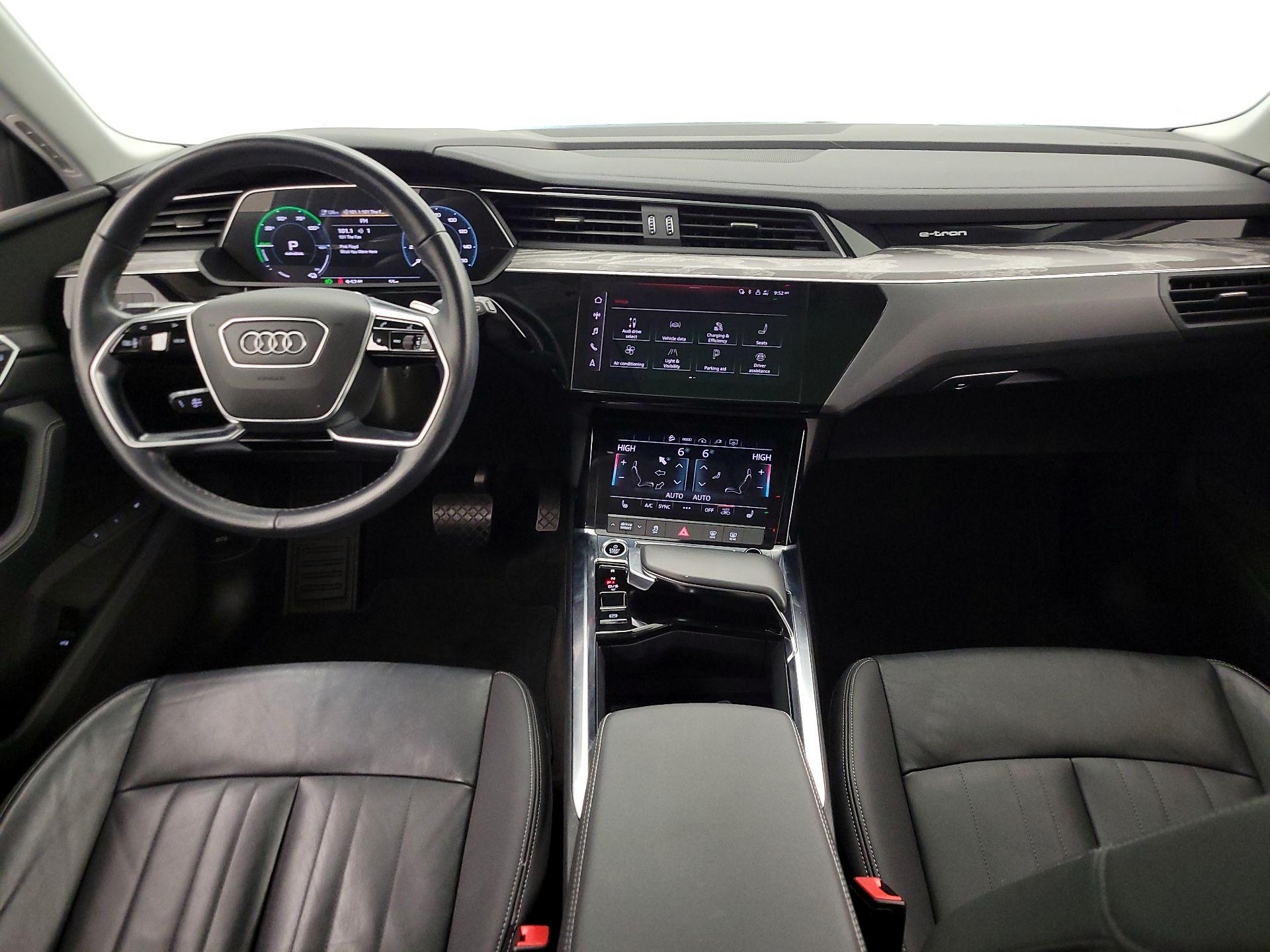 Thumbnail: 2022 Audi e-tron - 9