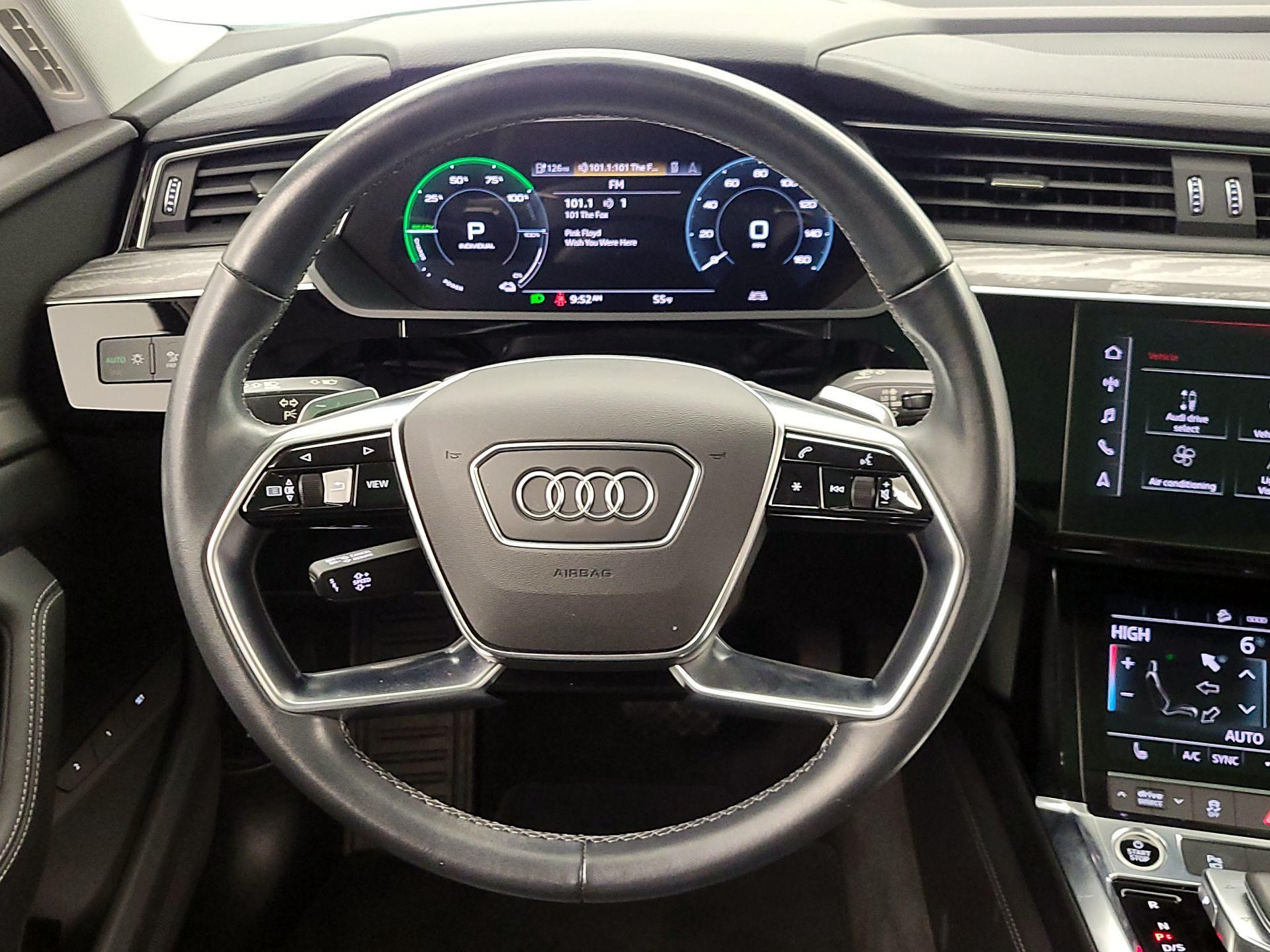 Thumbnail: 2022 Audi e-tron - 10