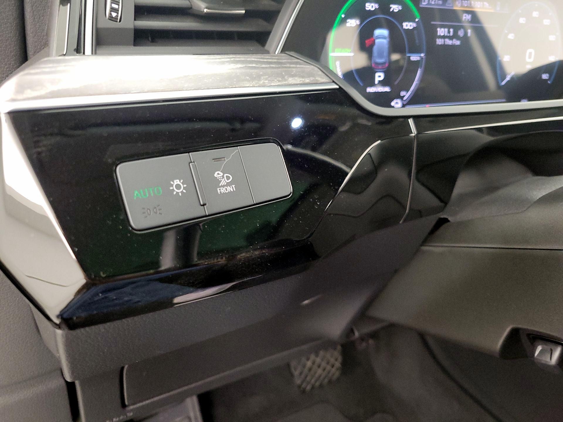 Thumbnail: 2022 Audi e-tron - 13