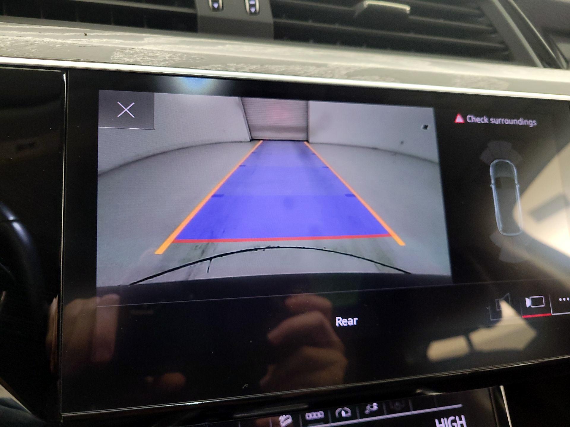 Thumbnail: 2022 Audi e-tron - 15