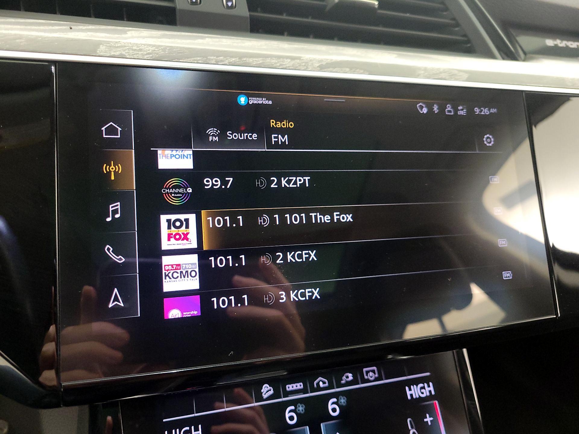 Thumbnail: 2022 Audi e-tron - 16