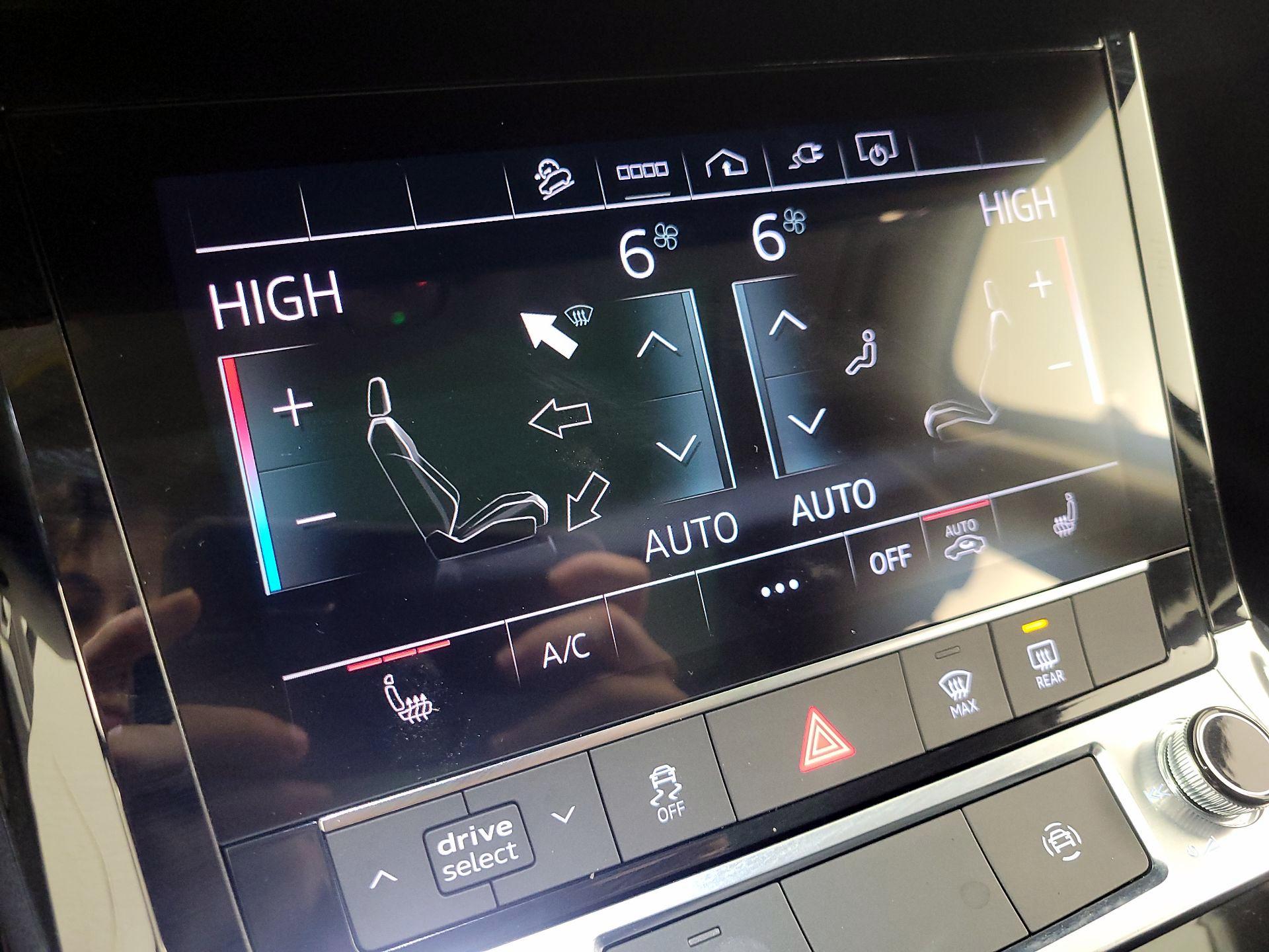 Thumbnail: 2022 Audi e-tron - 17