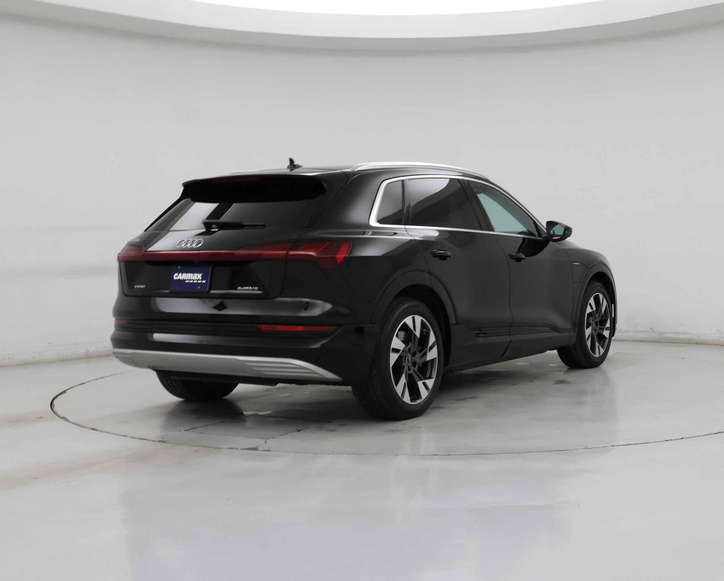 Thumbnail: 2022 Audi e-tron - 8