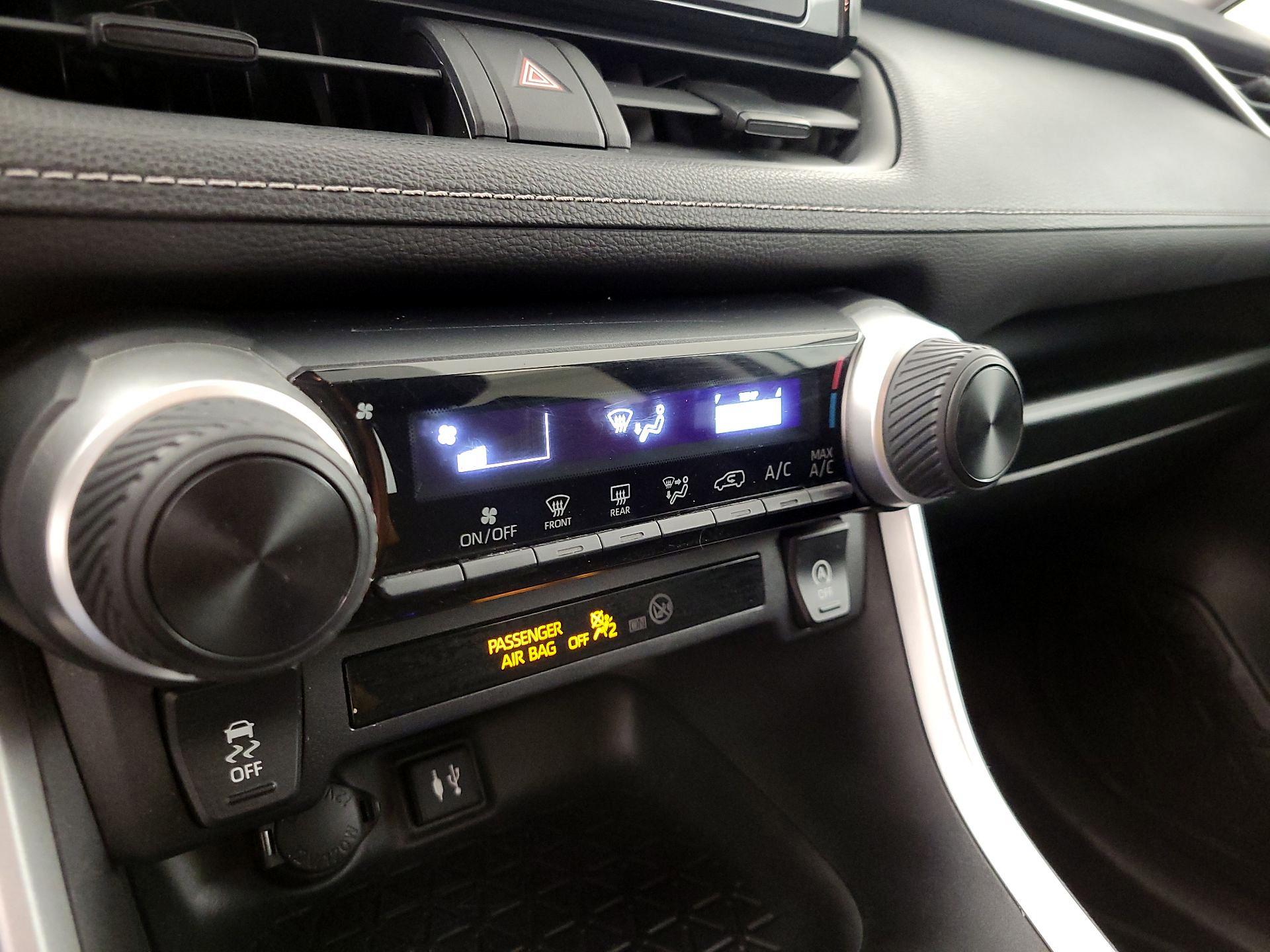 Thumbnail: 2019 Toyota RAV4 - 16