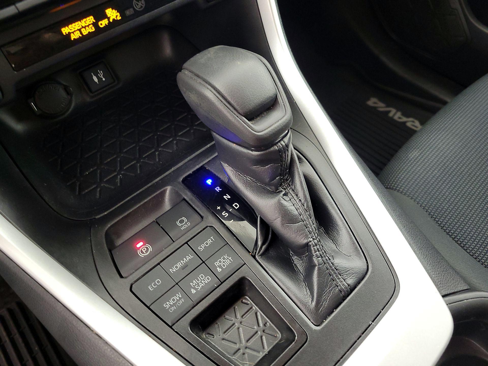 Thumbnail: 2019 Toyota RAV4 - 17