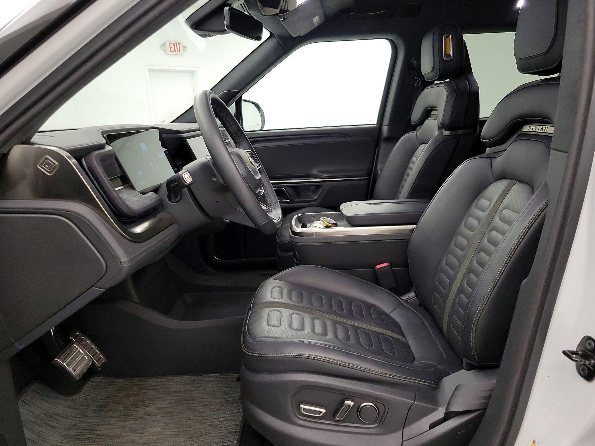 Thumbnail: 2023 Rivian R1S - 9