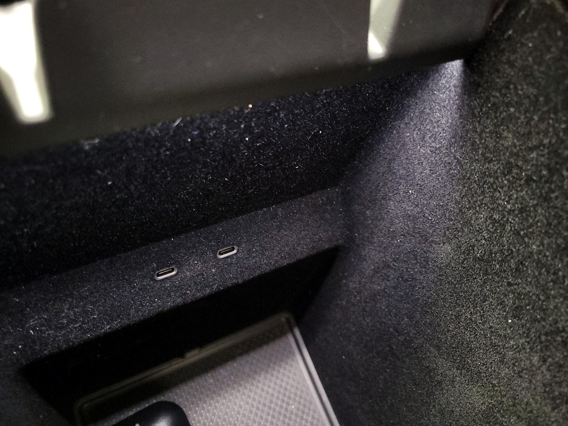 Thumbnail: 2023 Rivian R1S - 16