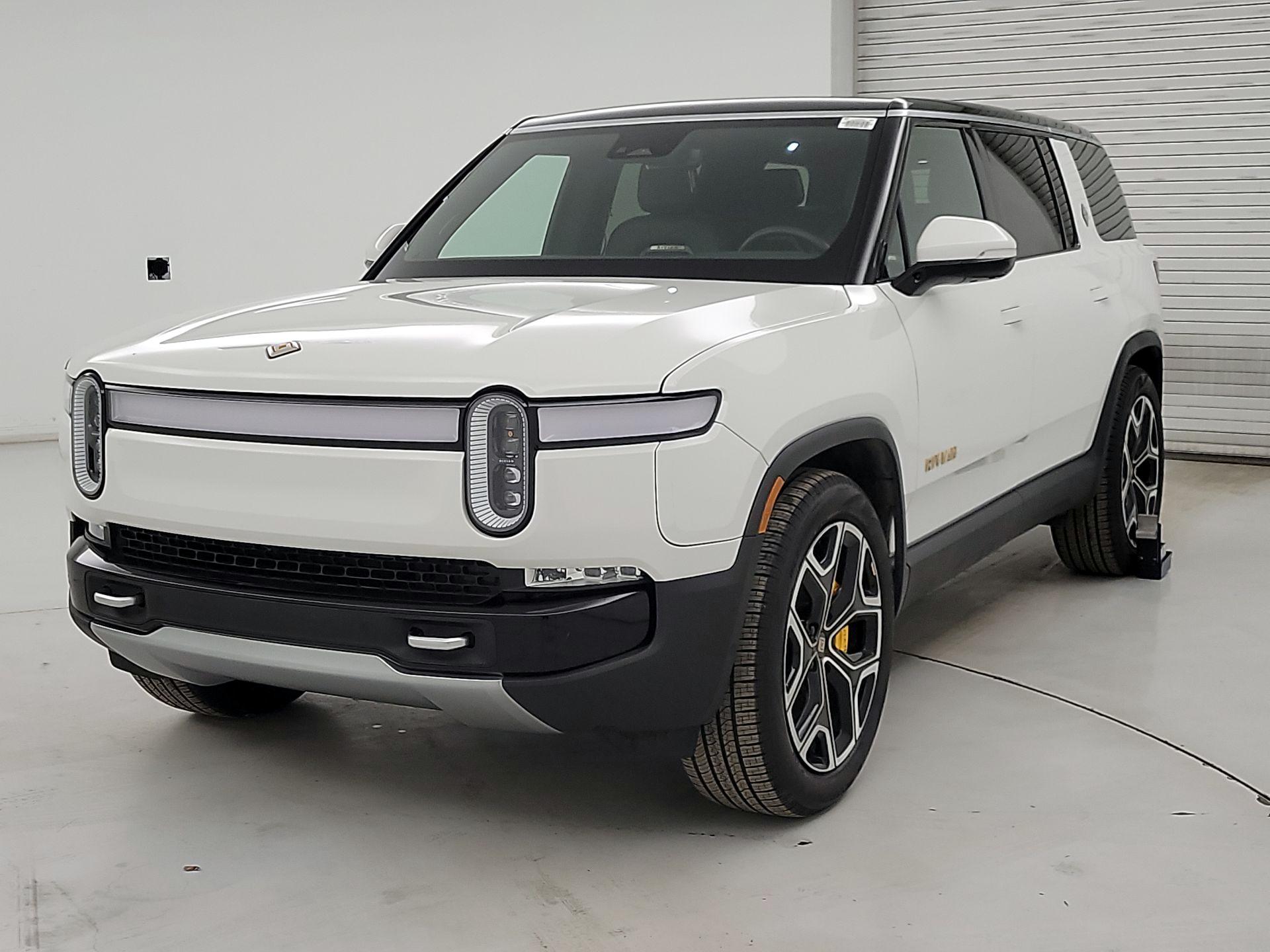 Thumbnail: 2023 Rivian R1S - 3