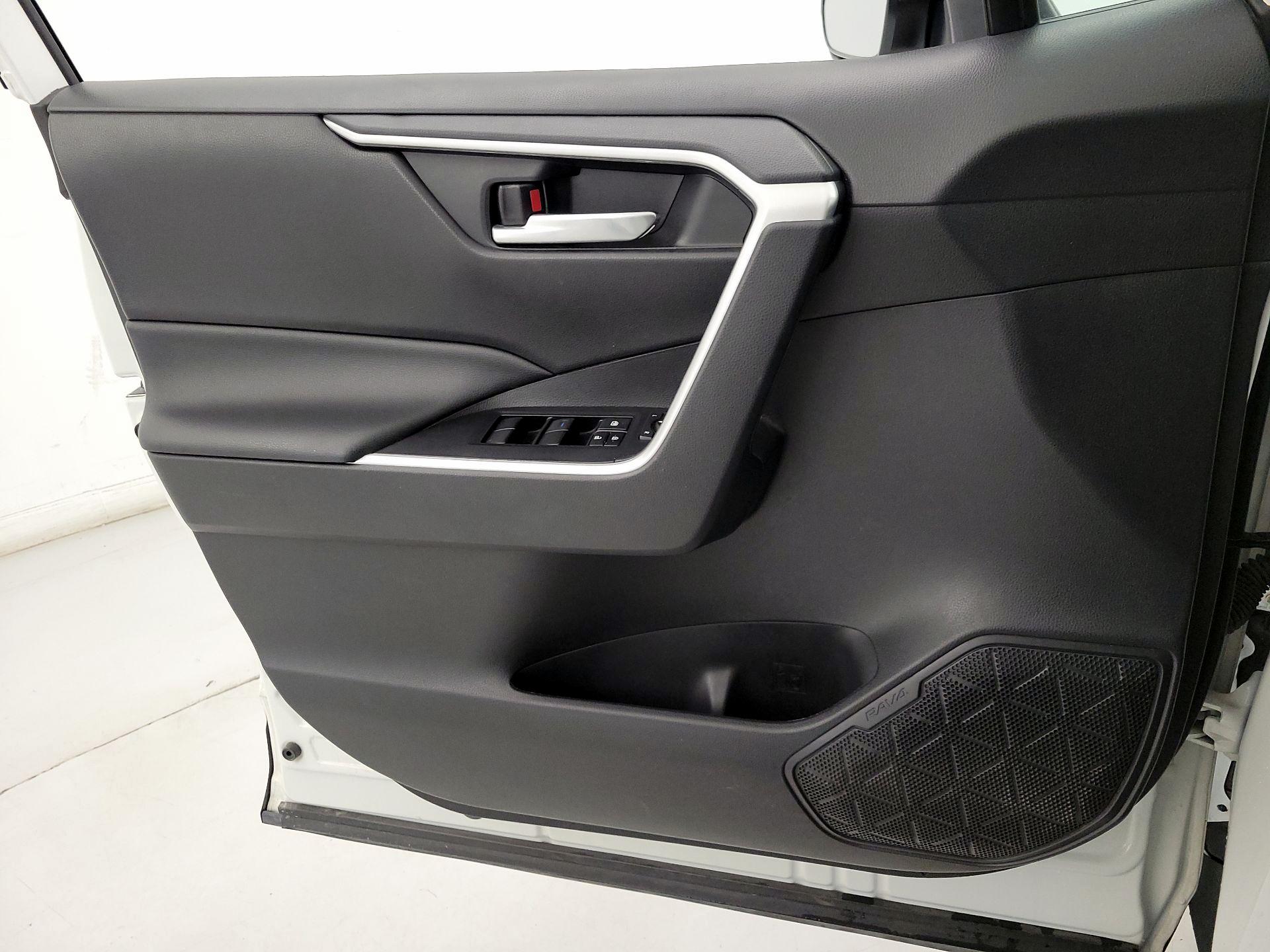 Thumbnail: 2021 Toyota RAV4 - 12