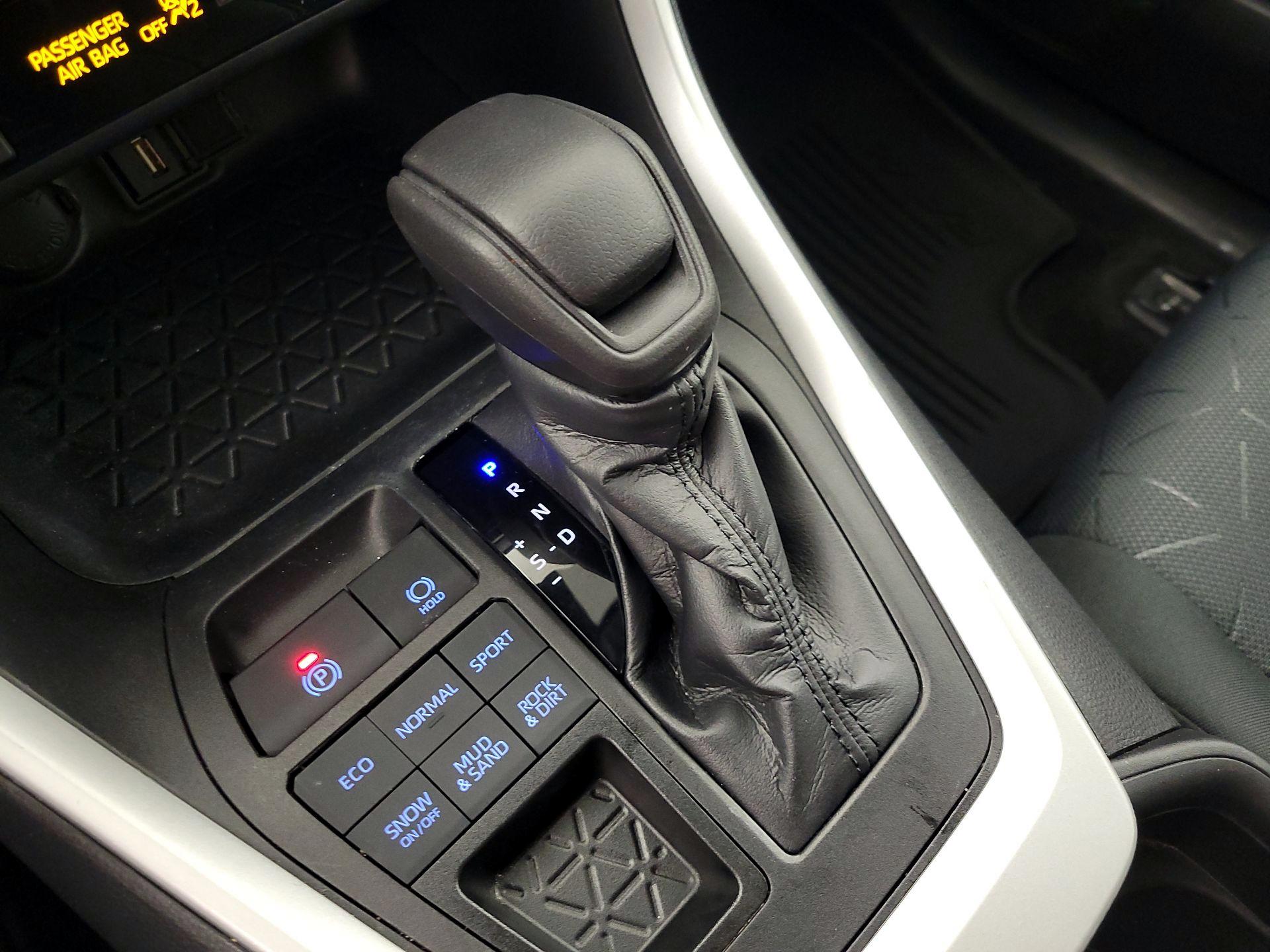 Thumbnail: 2021 Toyota RAV4 - 17