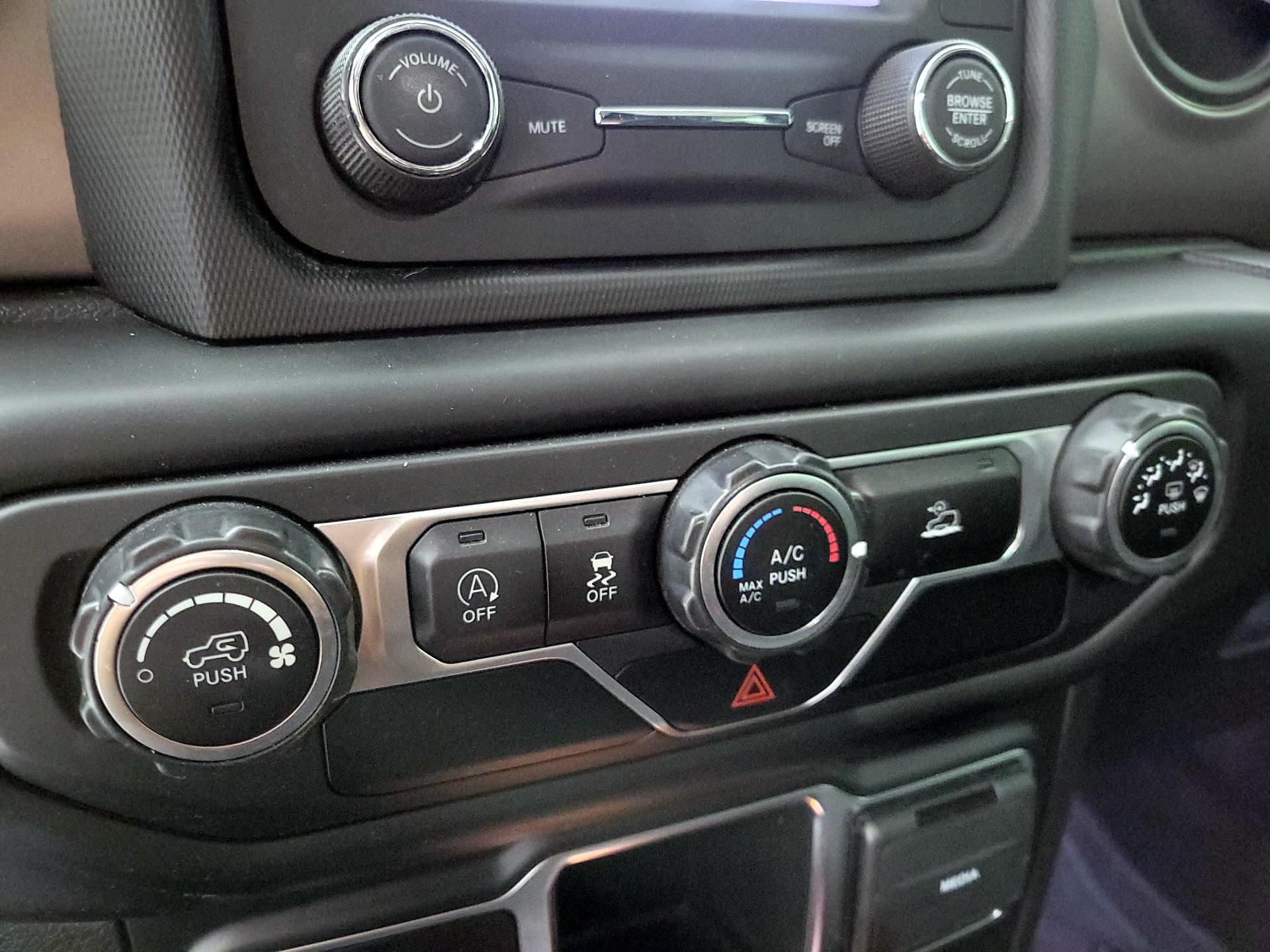 Thumbnail: 2020 Jeep Gladiator - 16