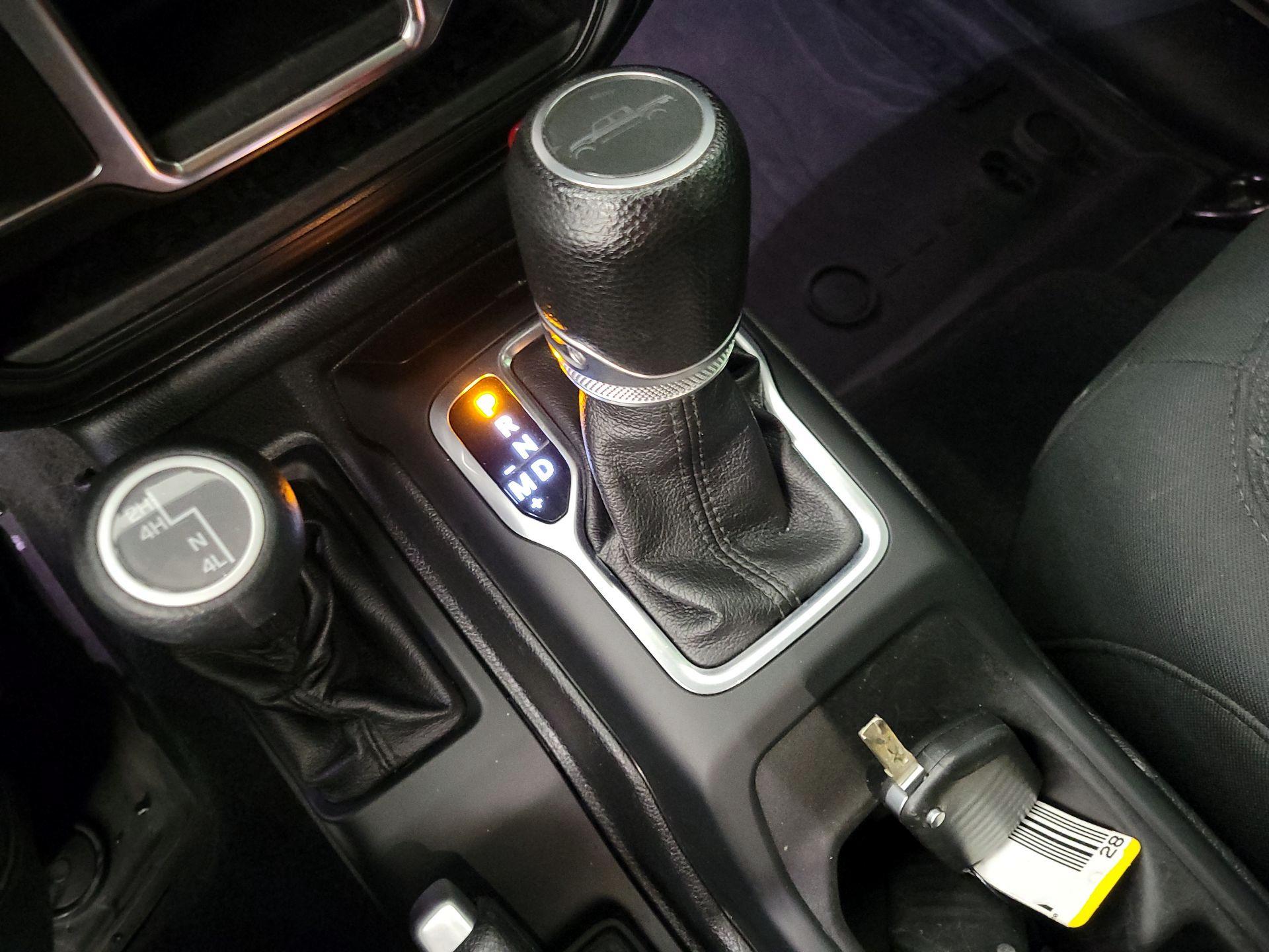 Thumbnail: 2020 Jeep Gladiator - 17