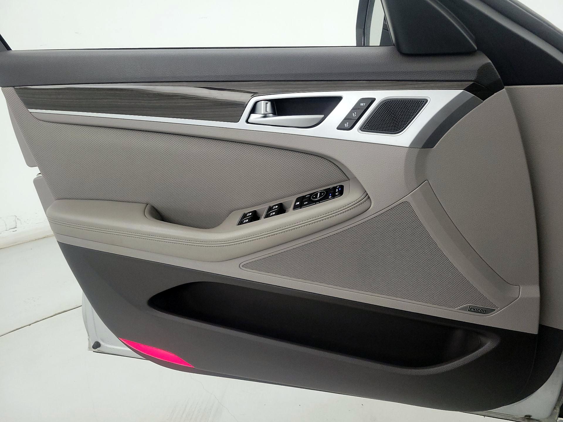 Thumbnail: 2015 Hyundai Genesis - 12