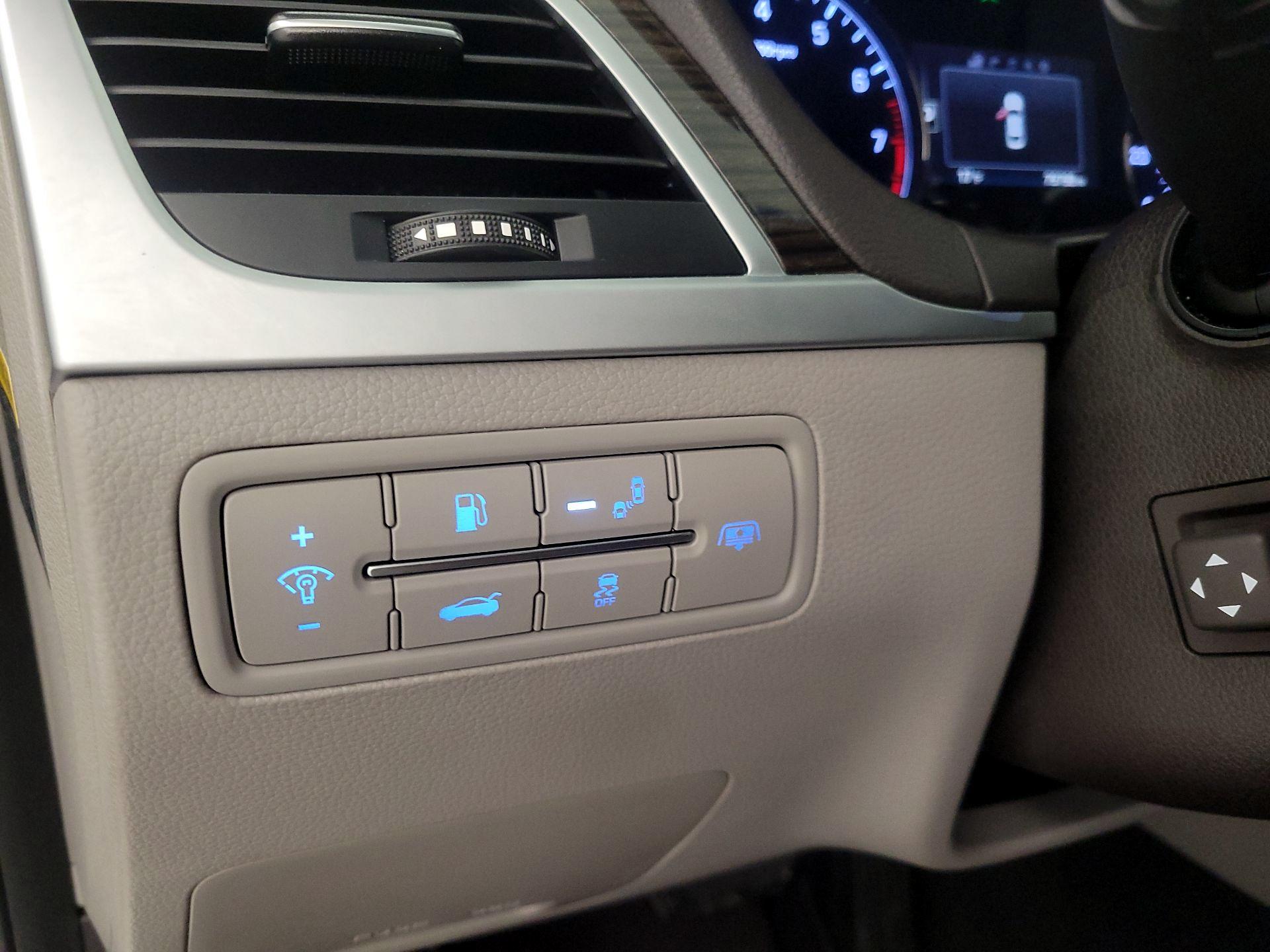 Thumbnail: 2015 Hyundai Genesis - 13