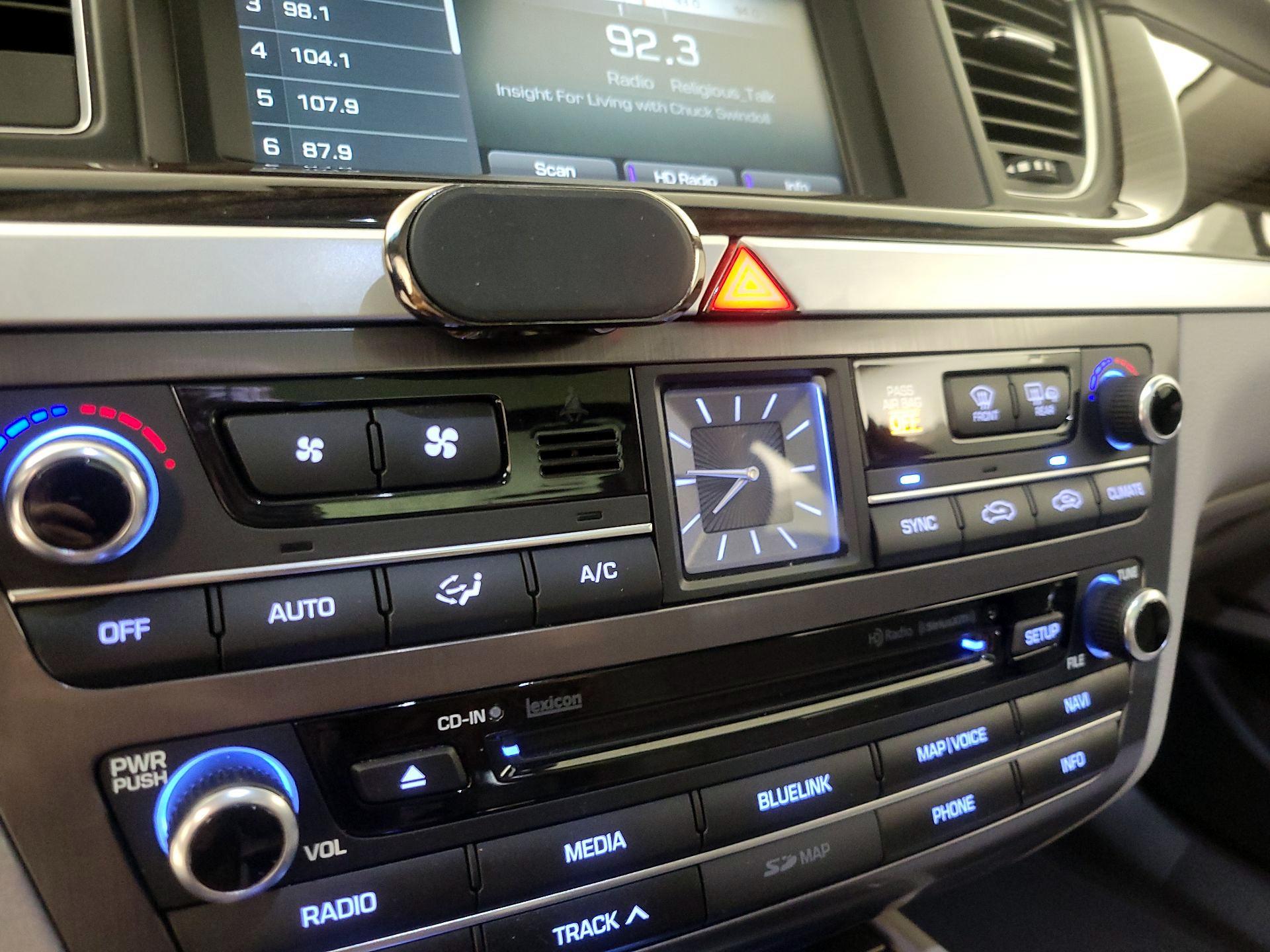 Thumbnail: 2015 Hyundai Genesis - 17