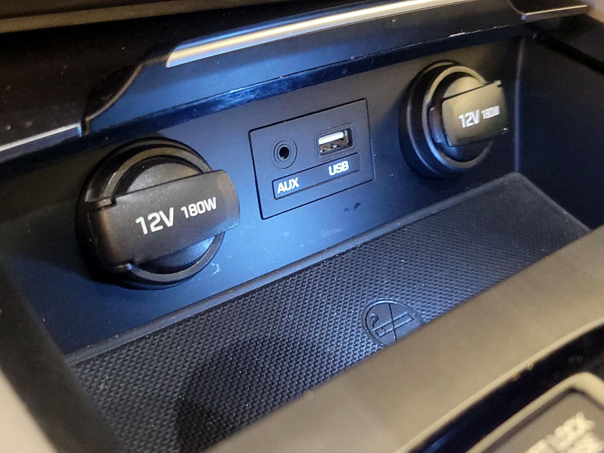 Thumbnail: 2015 Hyundai Genesis - 19