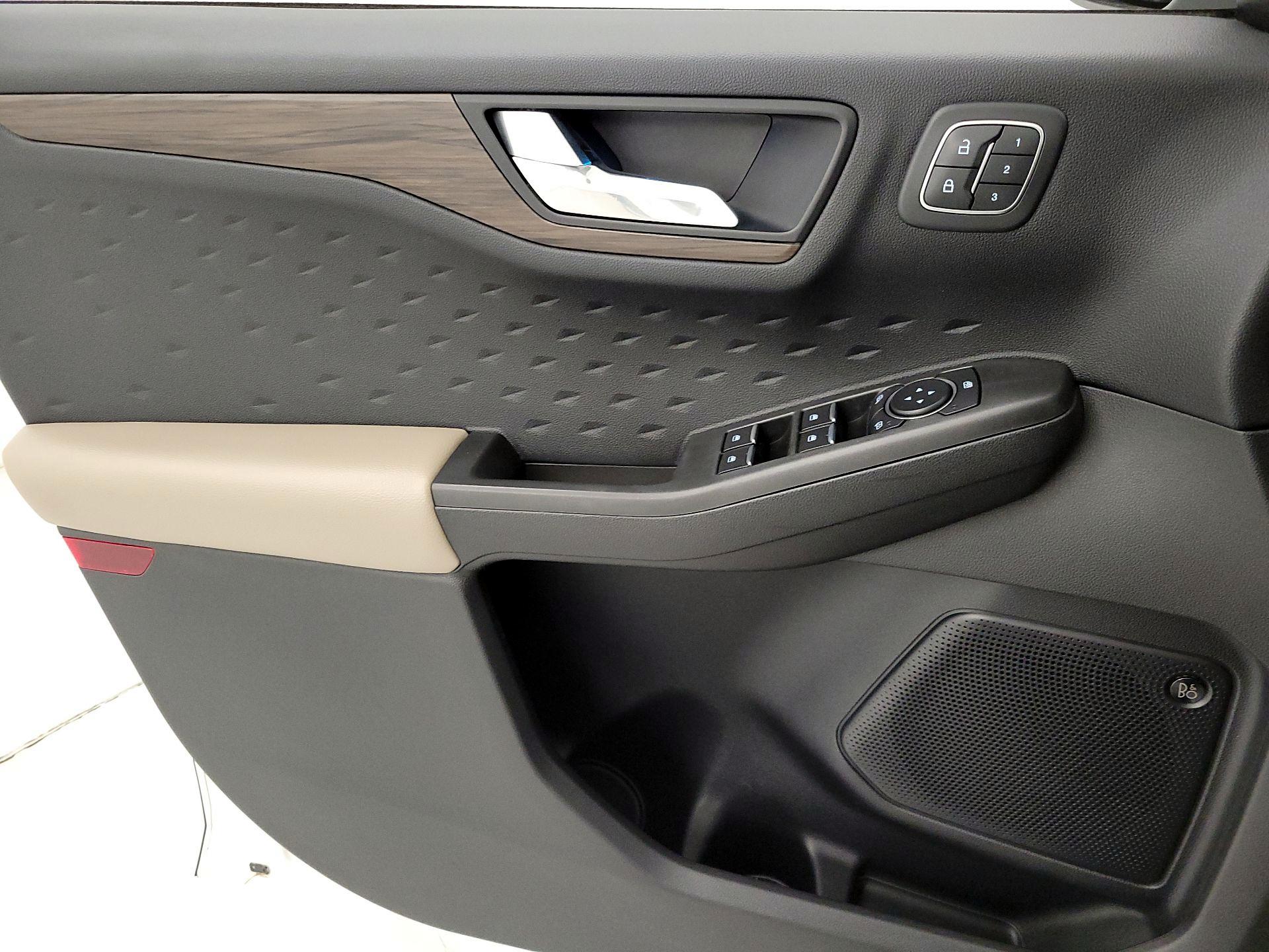 Thumbnail: 2020 Ford Escape - 12