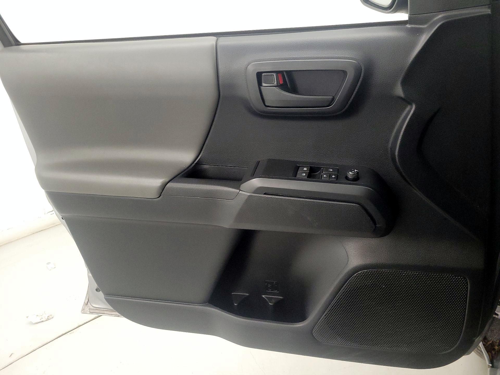 Thumbnail: 2019 Toyota Tacoma - 12