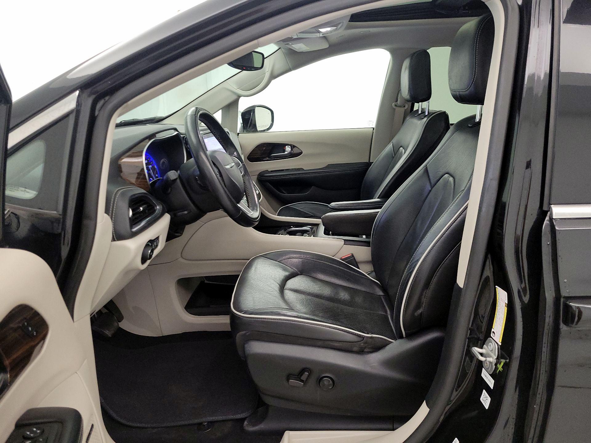 Thumbnail: 2022 Chrysler Pacifica - 11