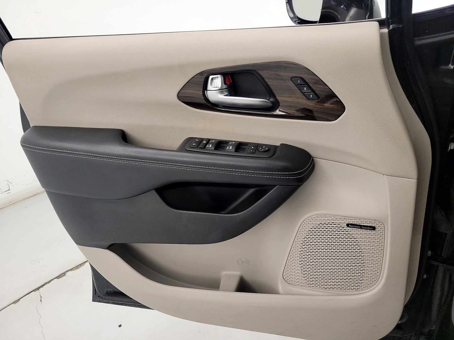 Thumbnail: 2022 Chrysler Pacifica - 12