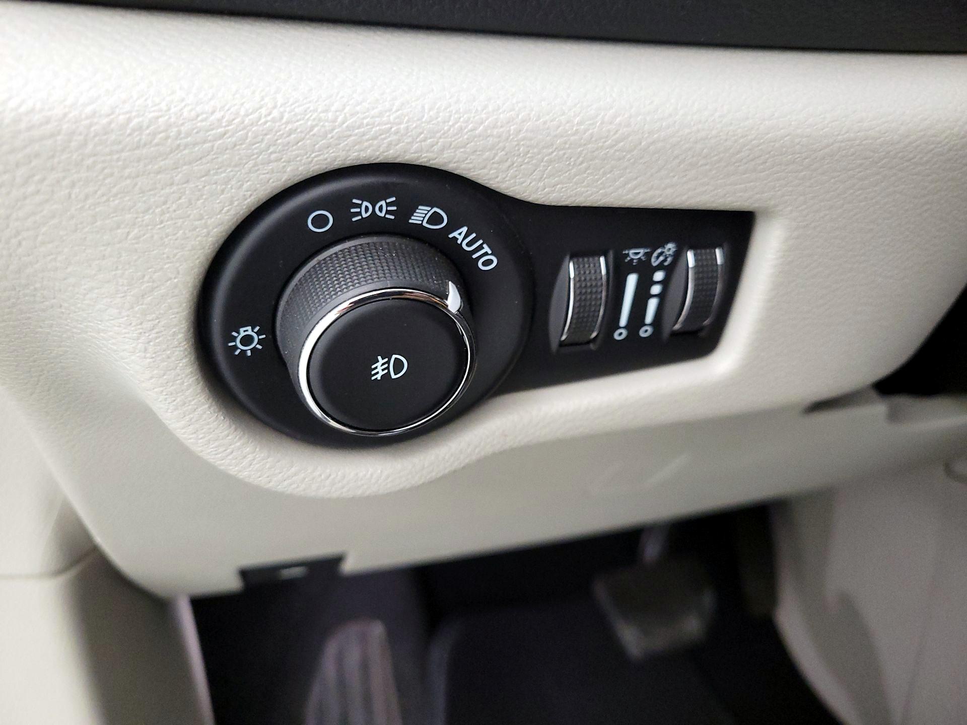 Thumbnail: 2022 Chrysler Pacifica - 13