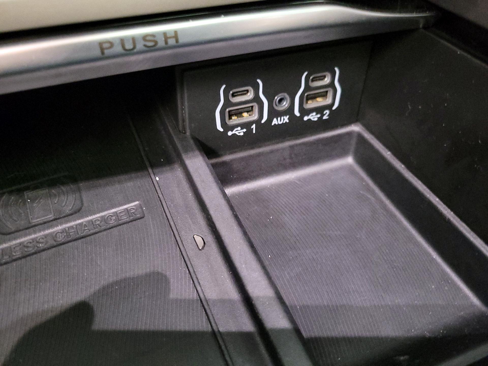 Thumbnail: 2022 Chrysler Pacifica - 19