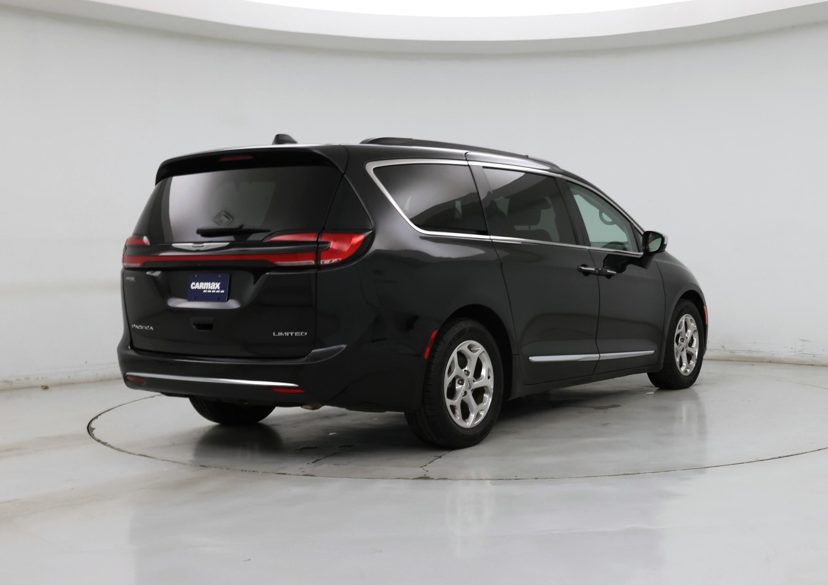 Thumbnail: 2022 Chrysler Pacifica - 8