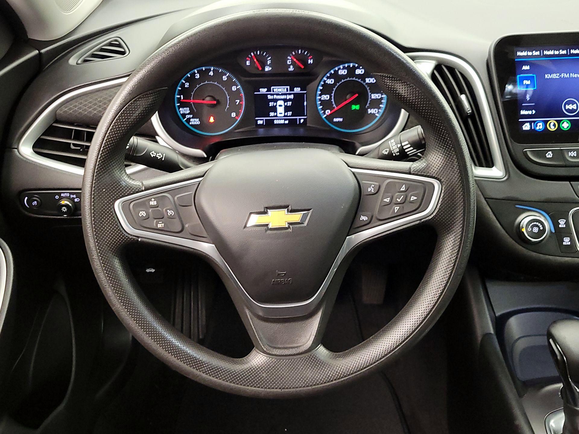 Thumbnail: 2022 Chevrolet Malibu - 10