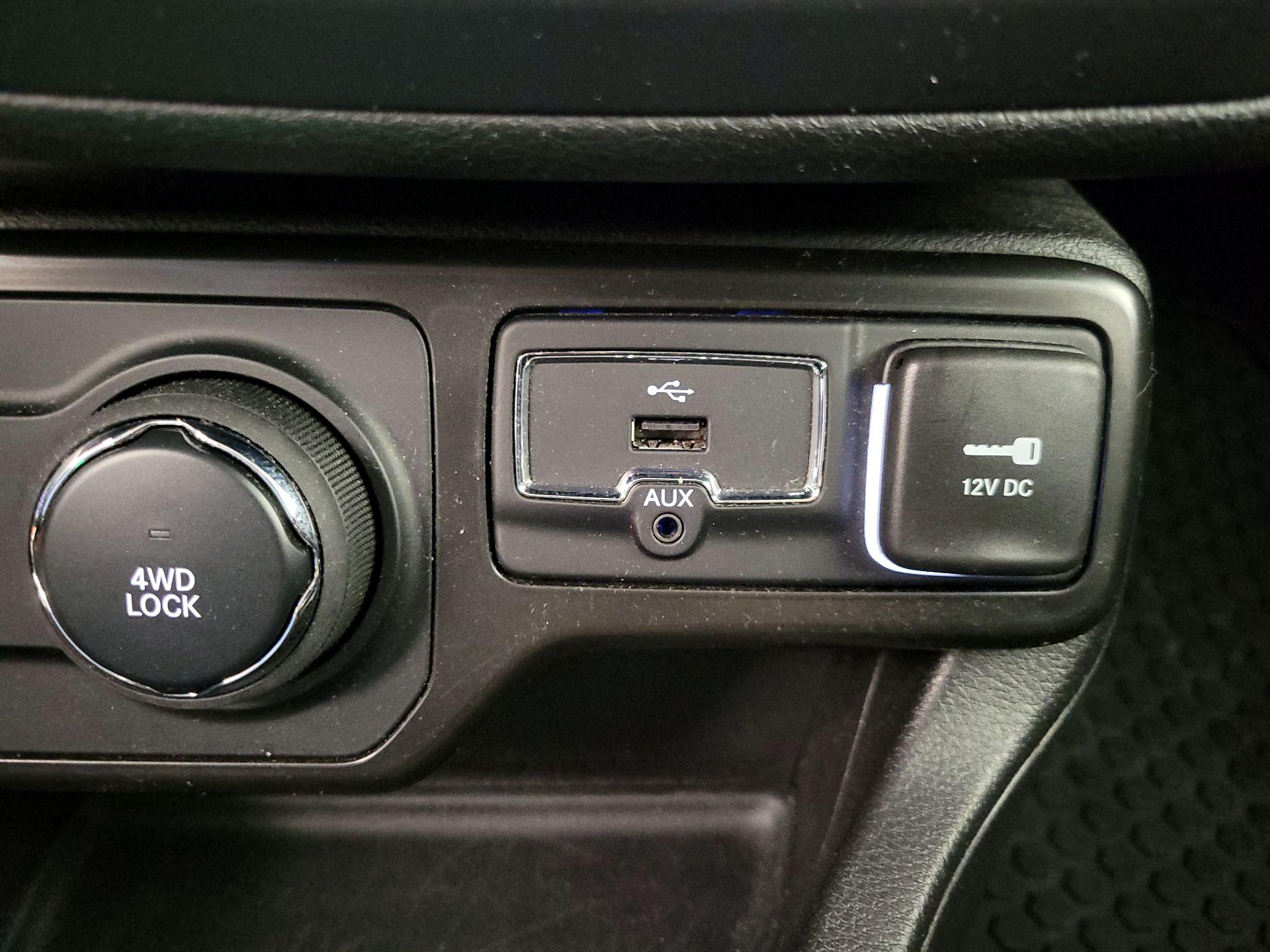 Thumbnail: 2023 Jeep Renegade - 18