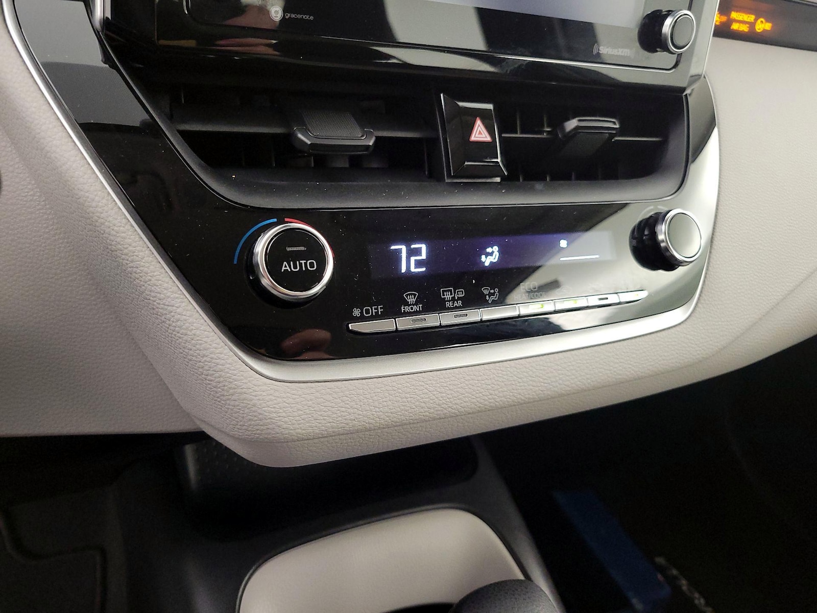 2021 Toyota Corolla LE - Photo 17