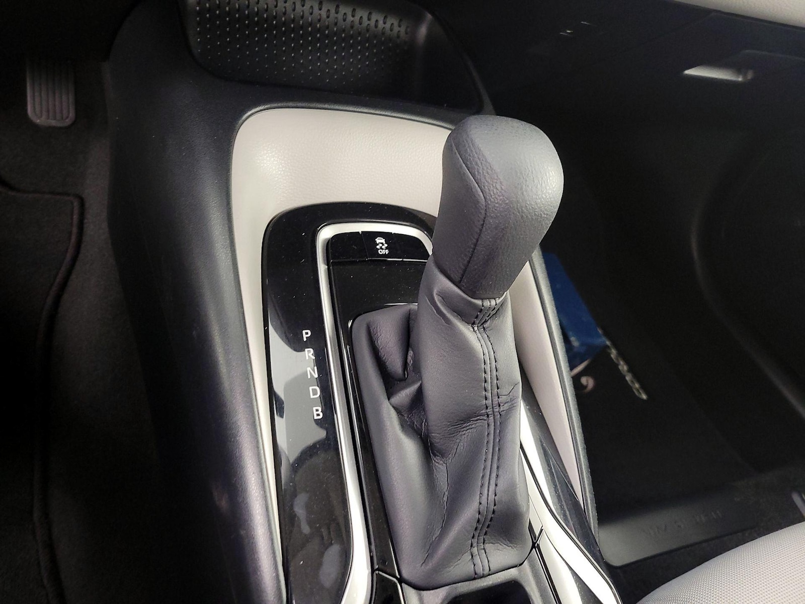 2021 Toyota Corolla LE - Photo 18