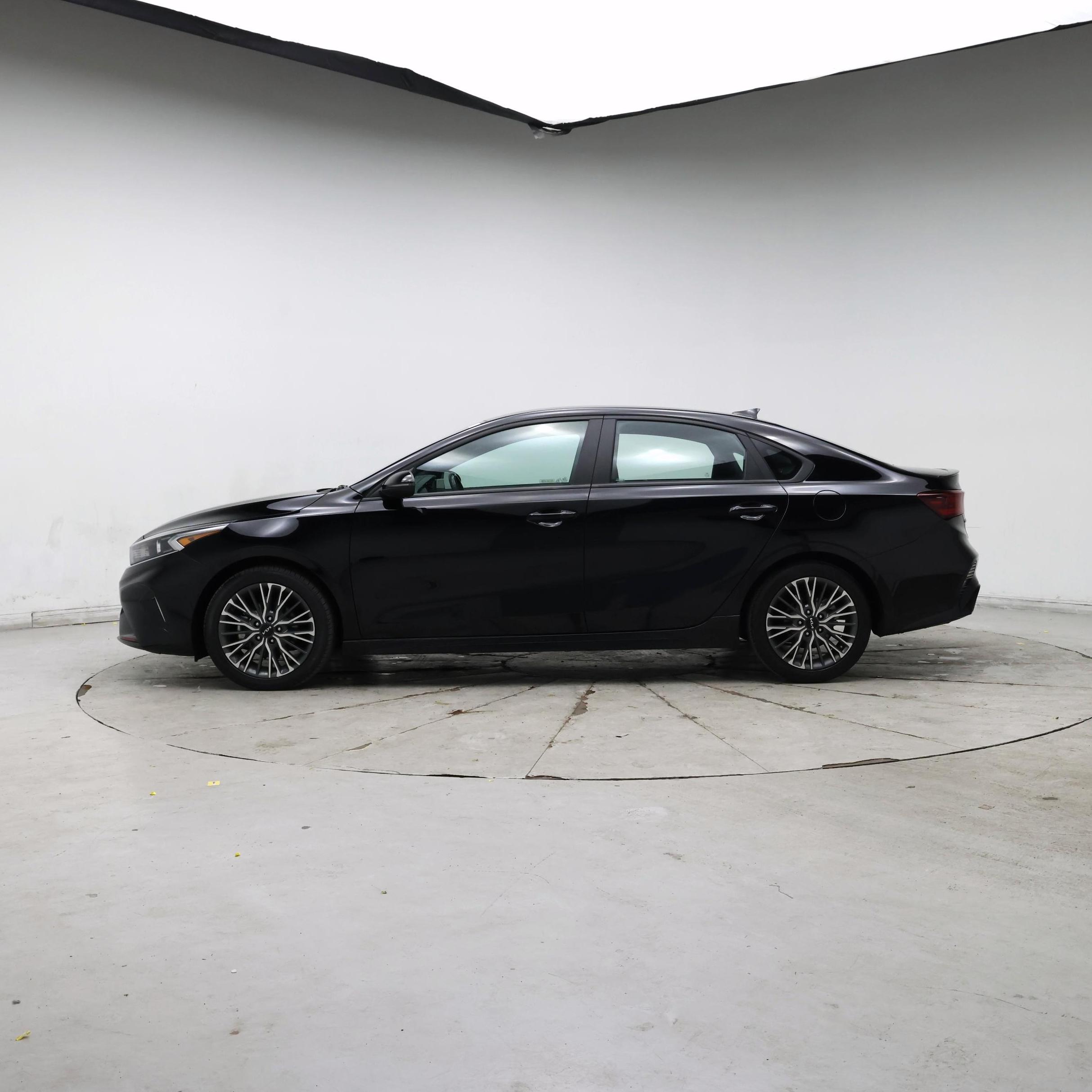 Thumbnail: 2023 Kia Forte - 3