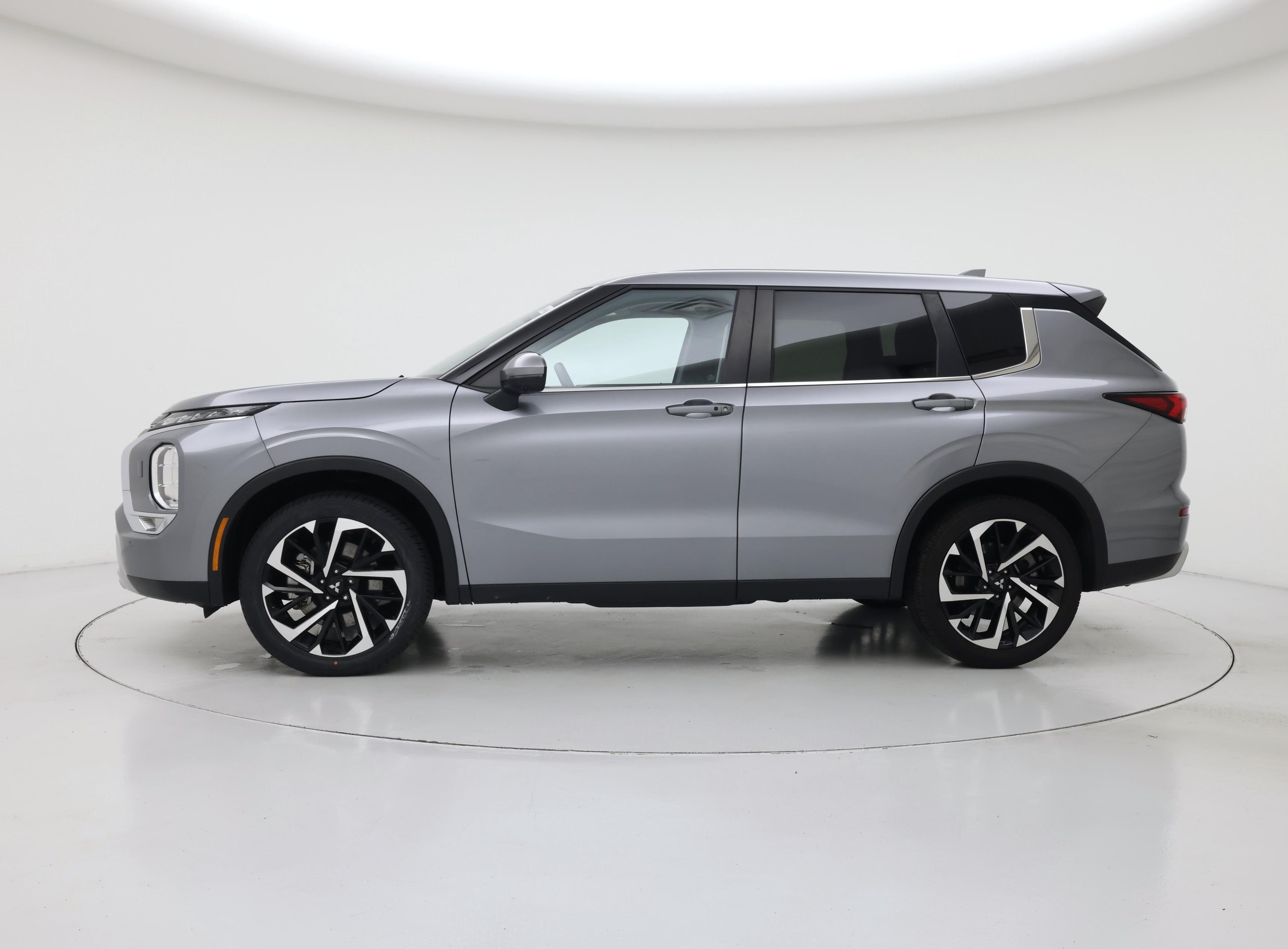 Thumbnail: 2024 Mitsubishi Outlander - 3