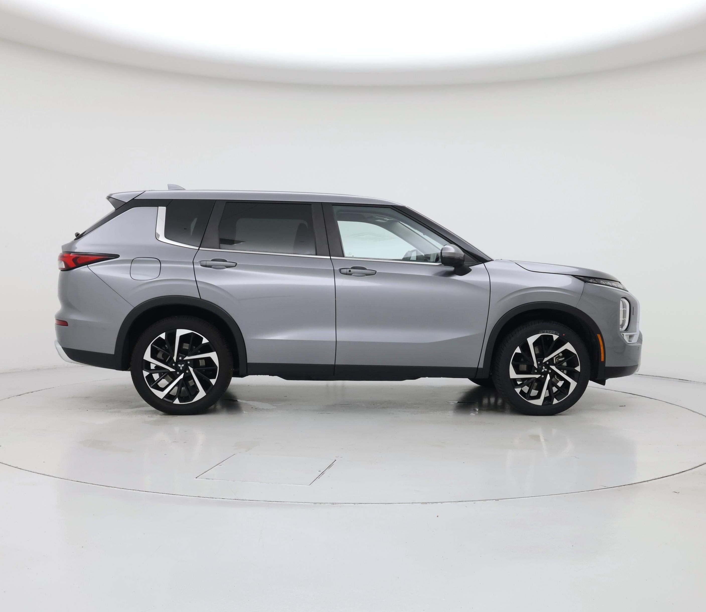 Thumbnail: 2024 Mitsubishi Outlander - 7
