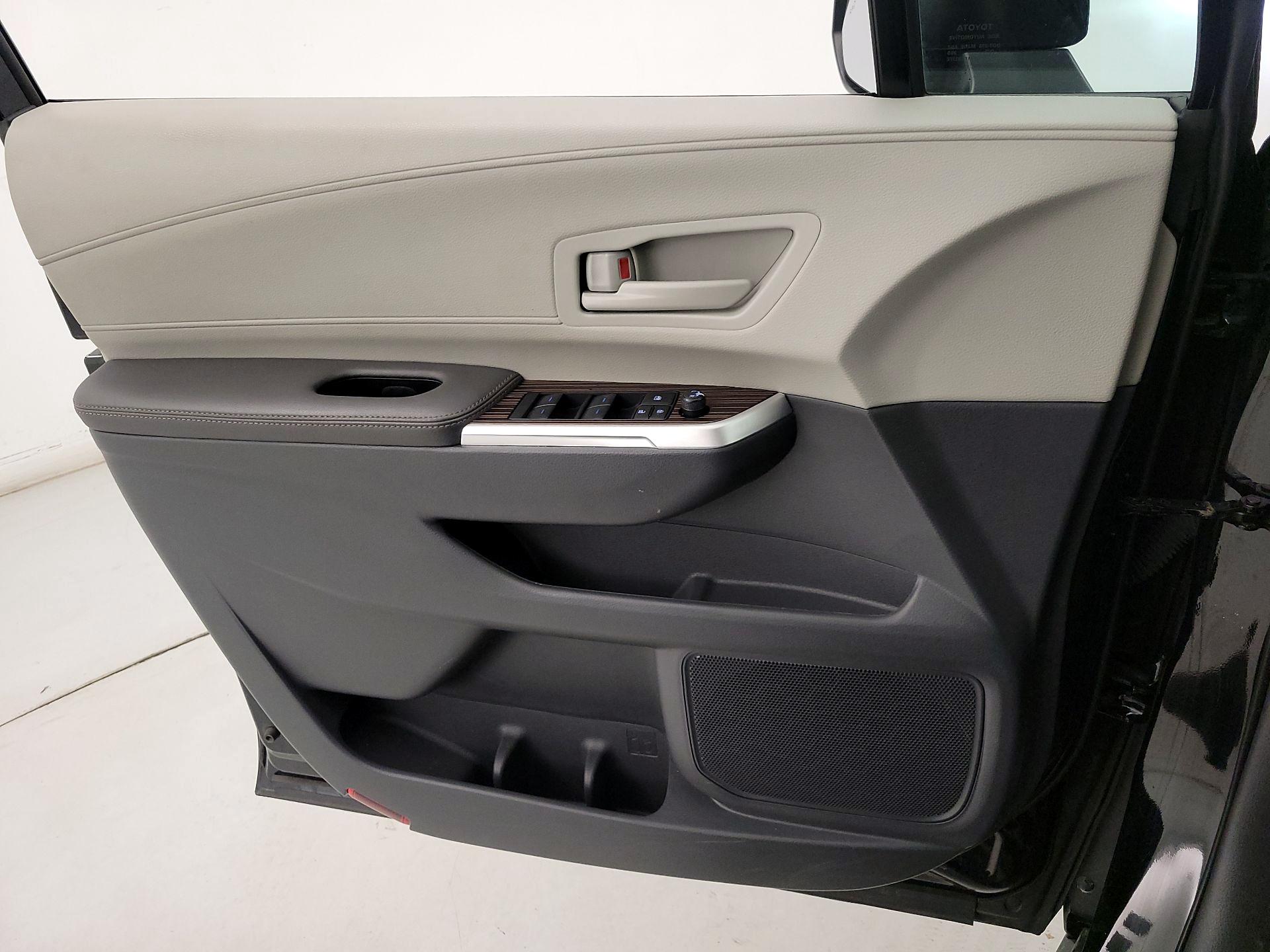 Thumbnail: 2024 Toyota Sienna - 12