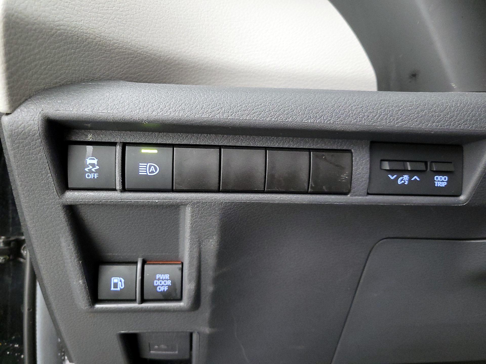 Thumbnail: 2024 Toyota Sienna - 13