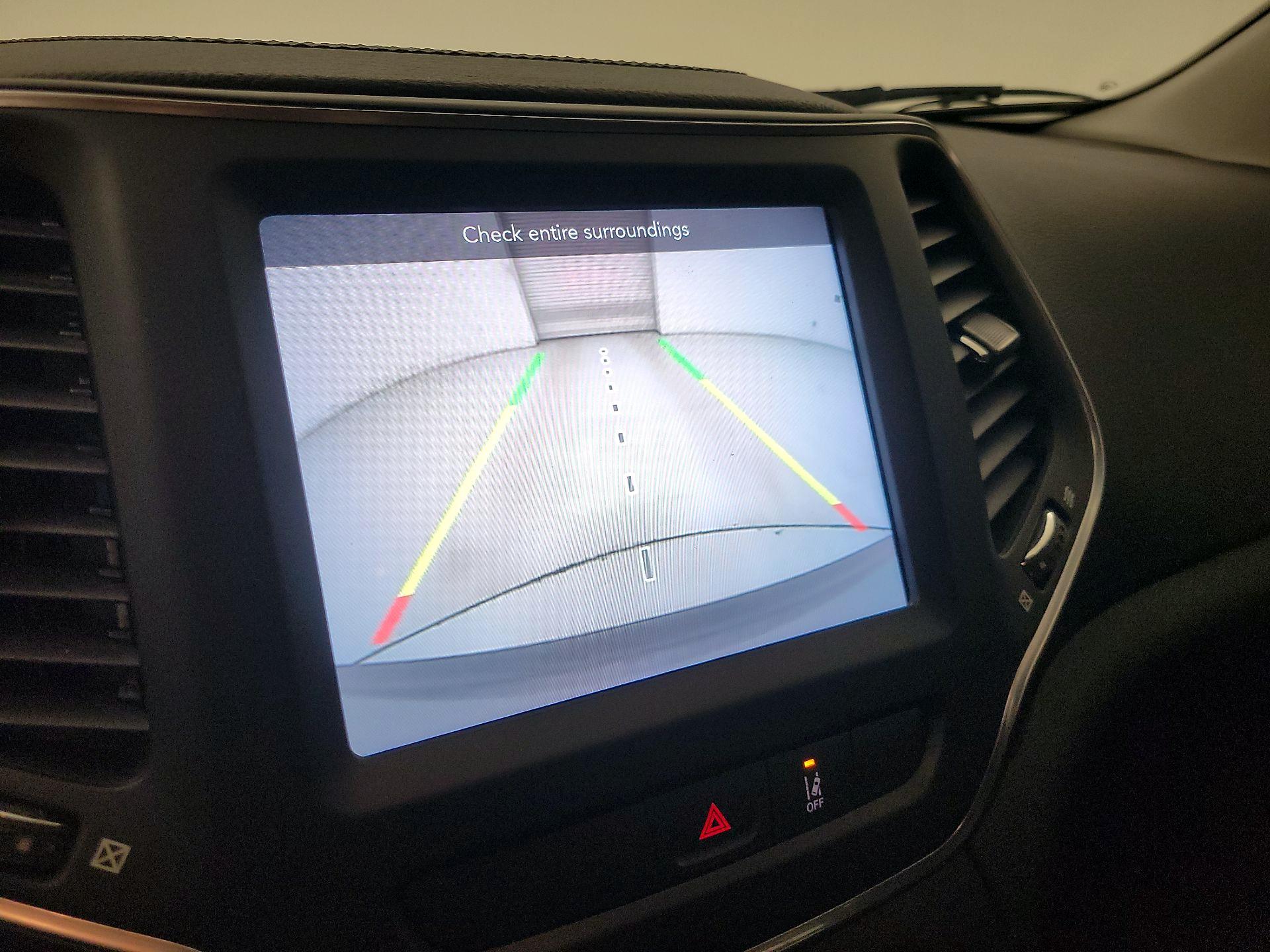 Thumbnail: 2022 Jeep Cherokee - 14