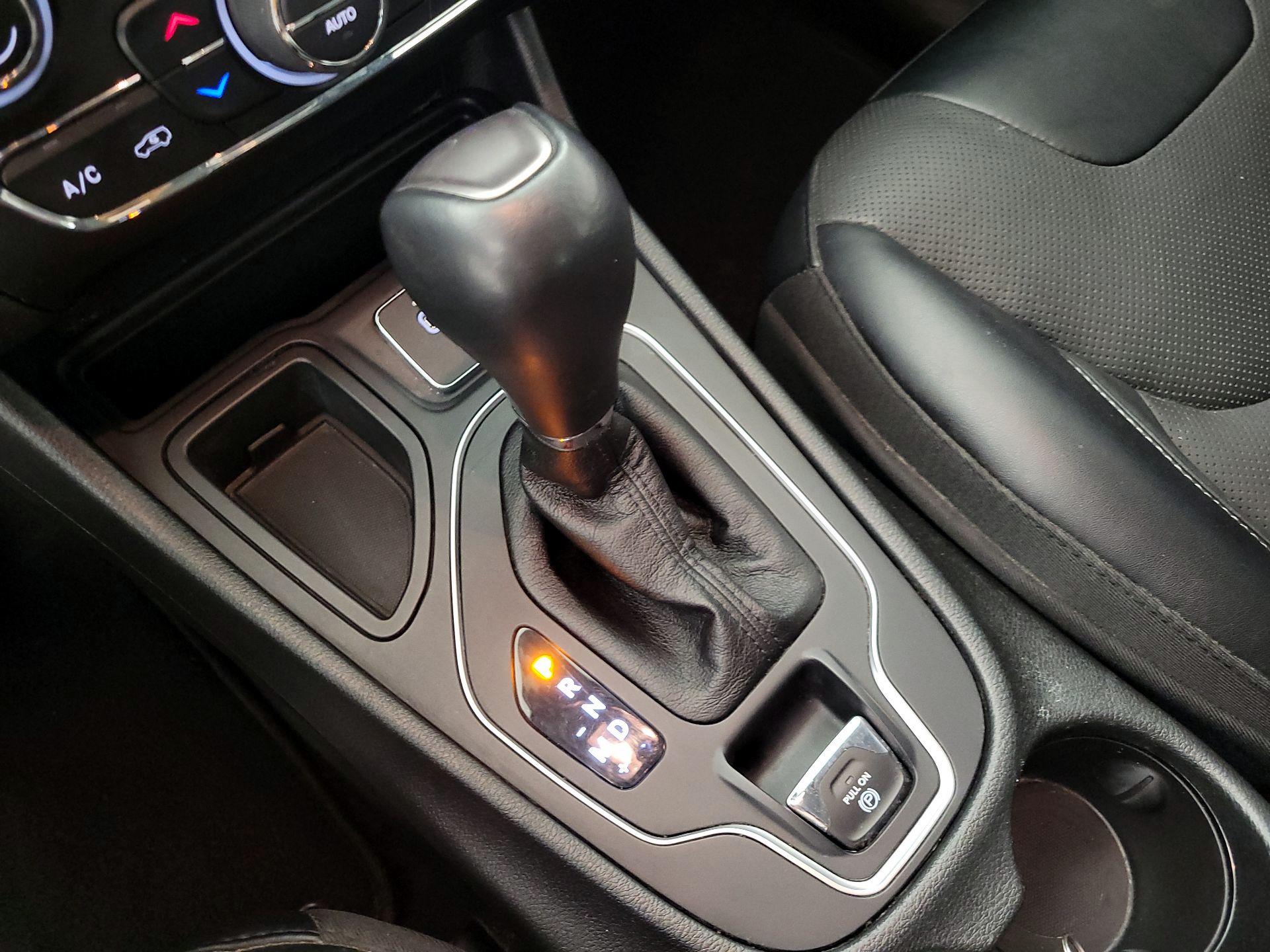 Thumbnail: 2022 Jeep Cherokee - 17