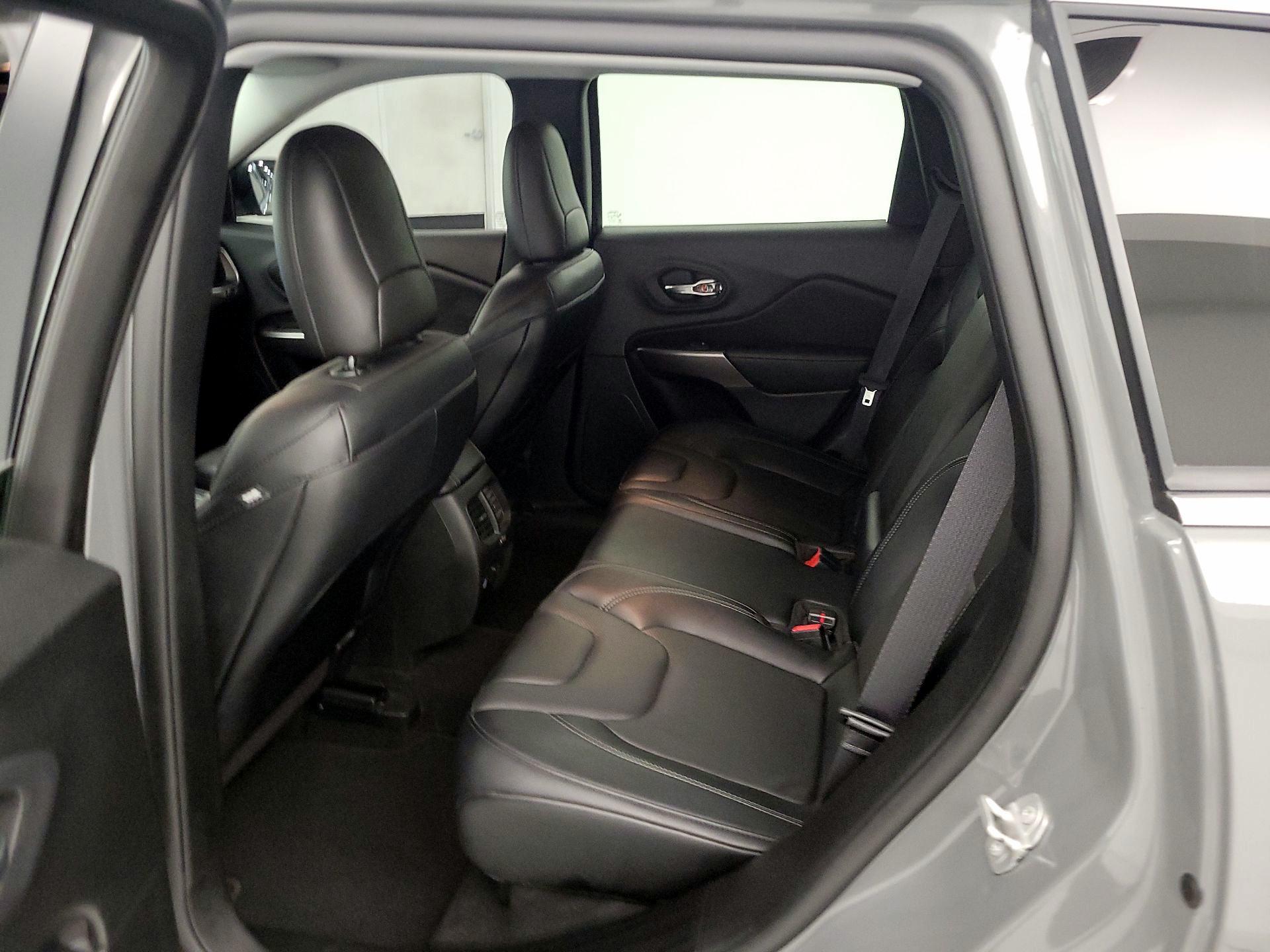 Thumbnail: 2022 Jeep Cherokee - 19