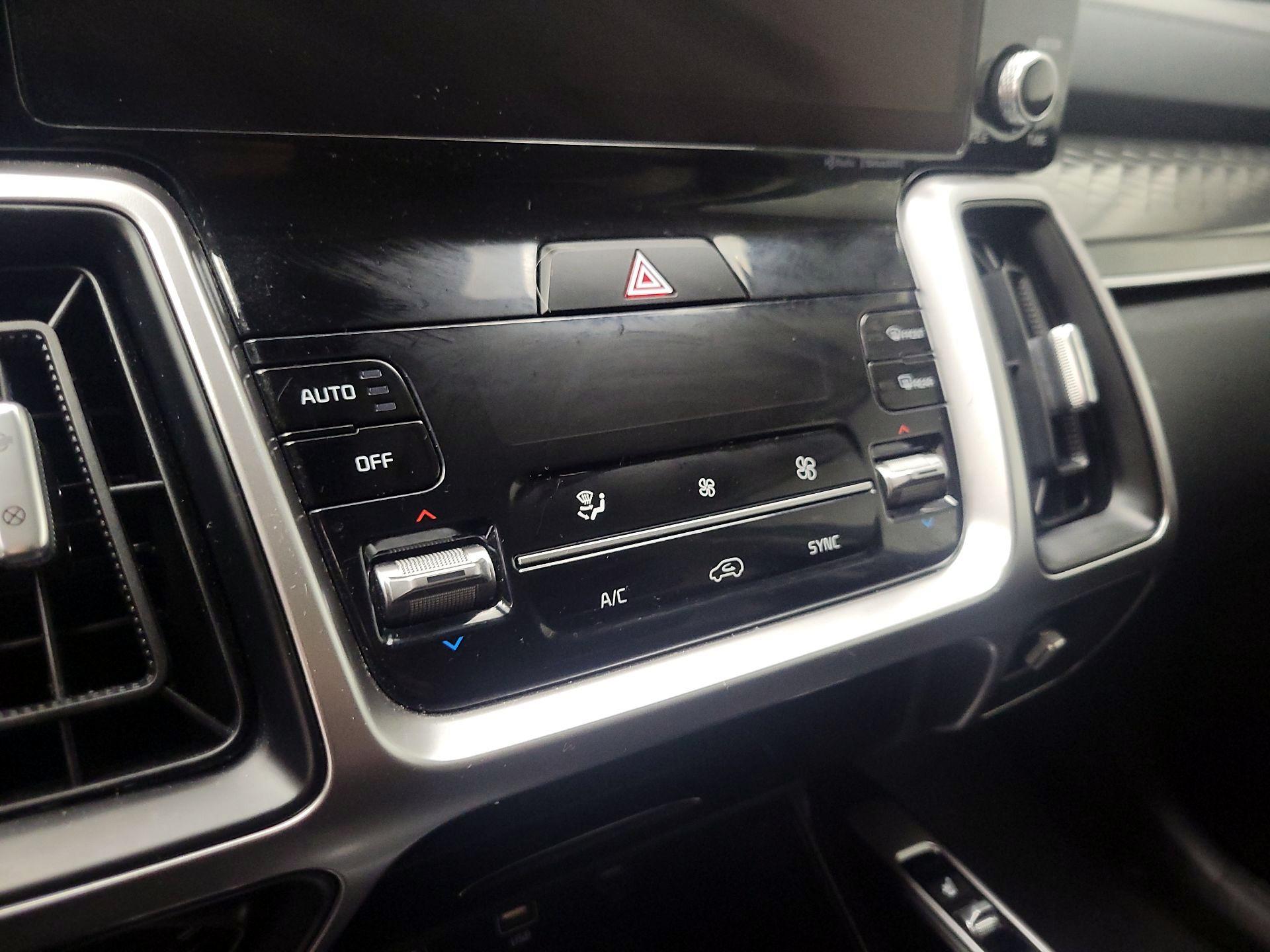 Thumbnail: 2022 Kia Sorento - 17