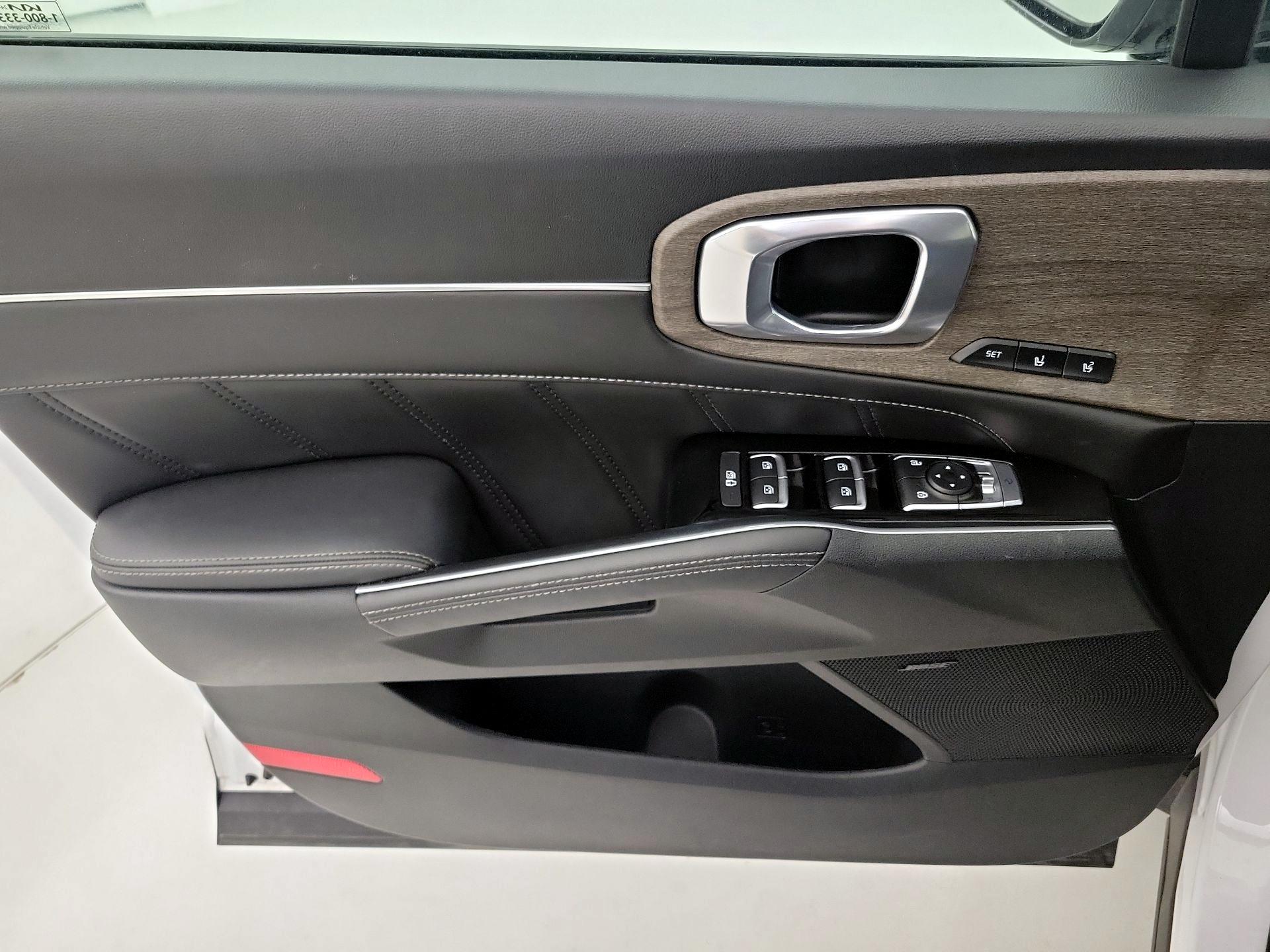 Thumbnail: 2023 Kia Sorento - 12