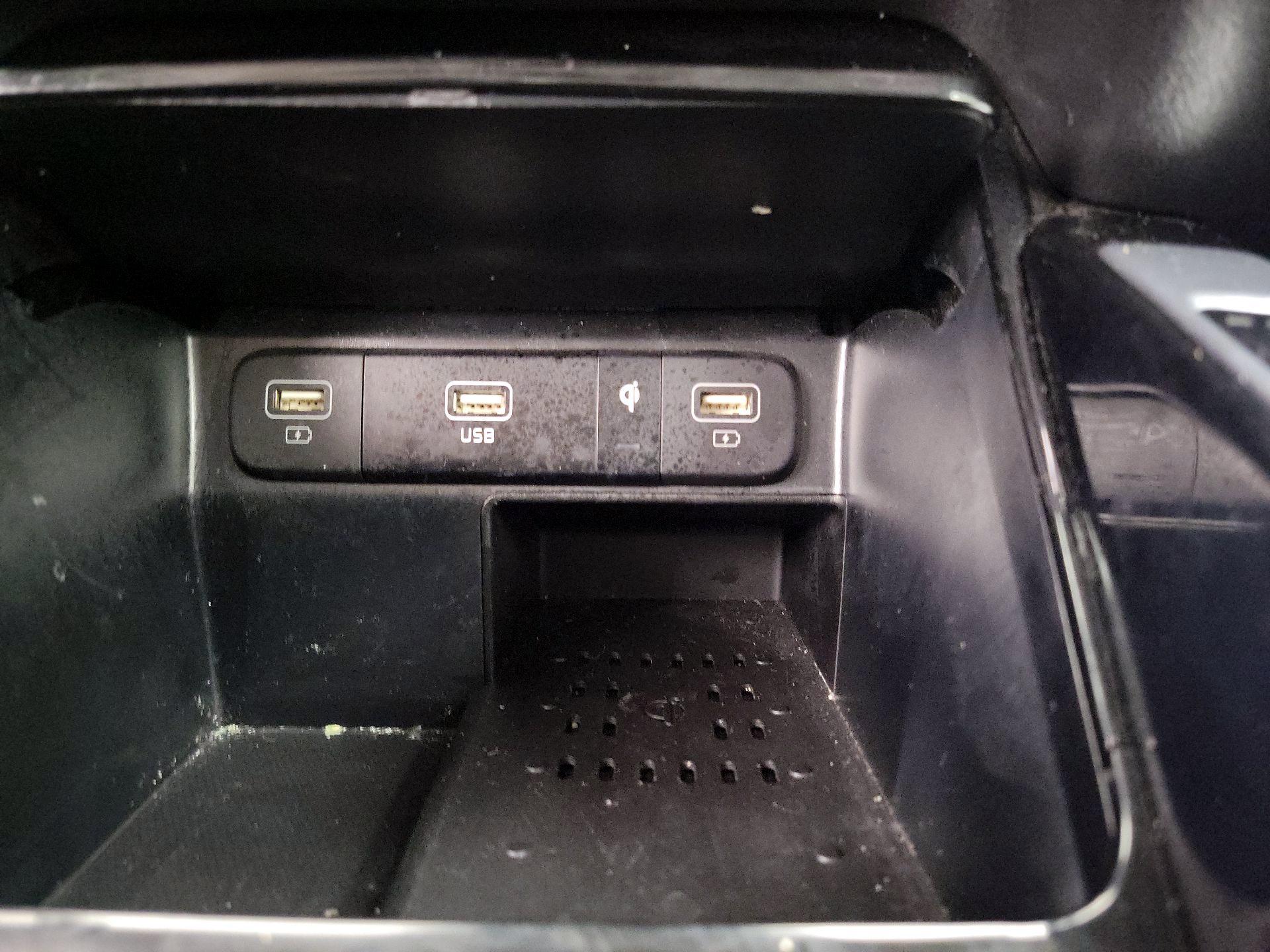 Thumbnail: 2023 Kia Sorento - 19