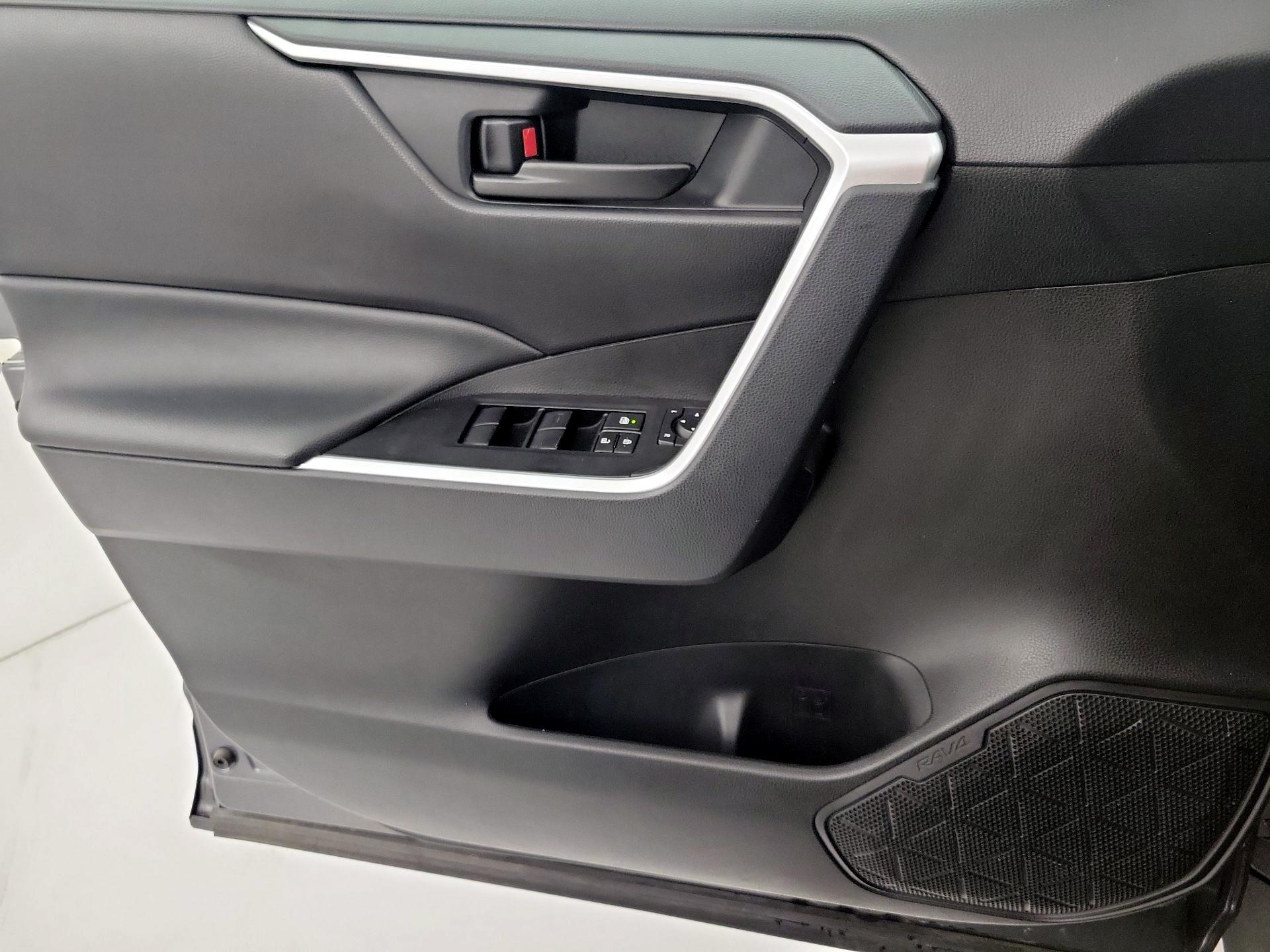 Thumbnail: 2025 Toyota RAV4 - 12