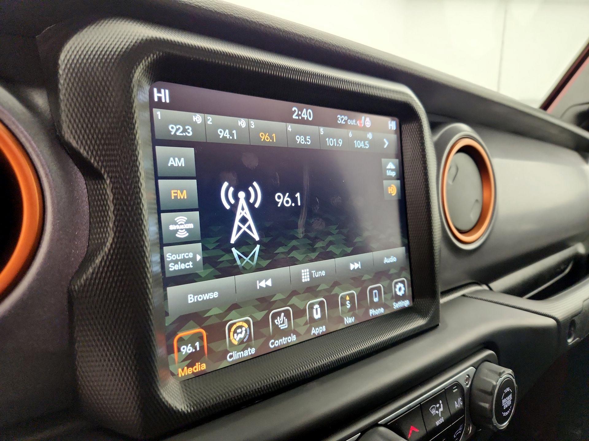 Thumbnail: 2021 Jeep Gladiator - 16