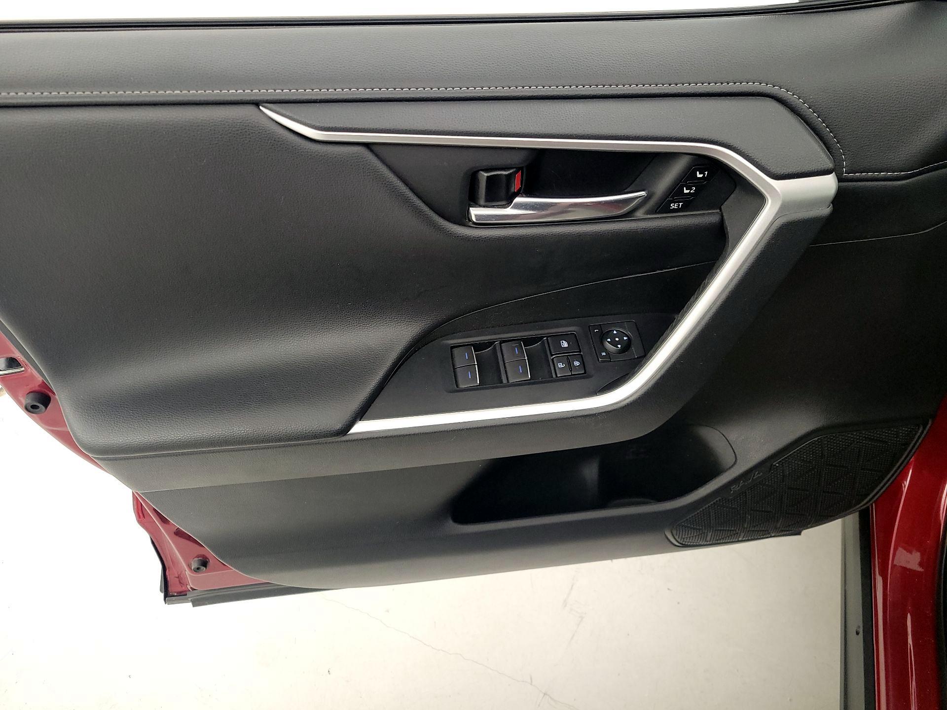 Thumbnail: 2022 Toyota RAV4 - 12