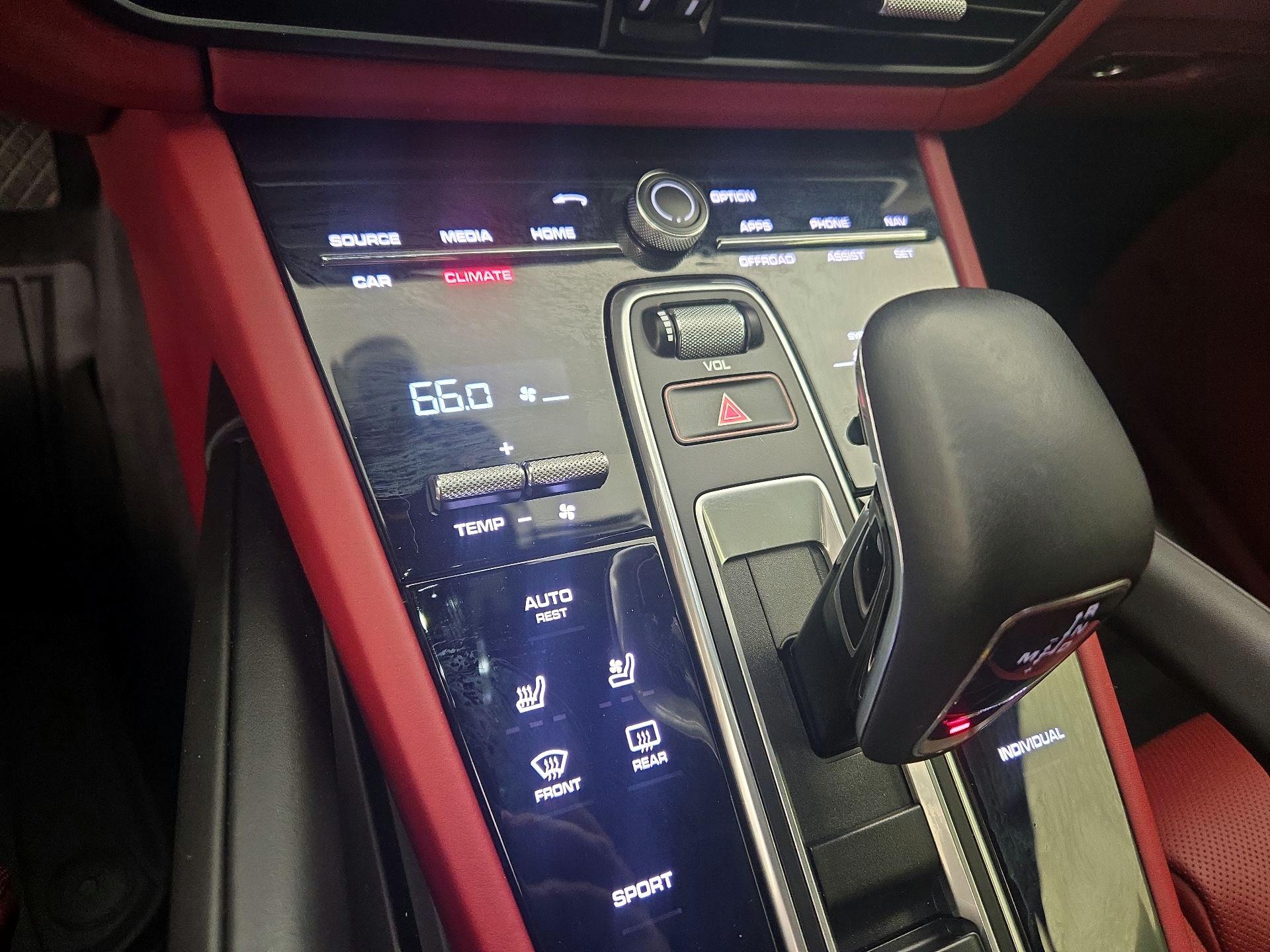 Thumbnail: 2019 Porsche Cayenne - 17