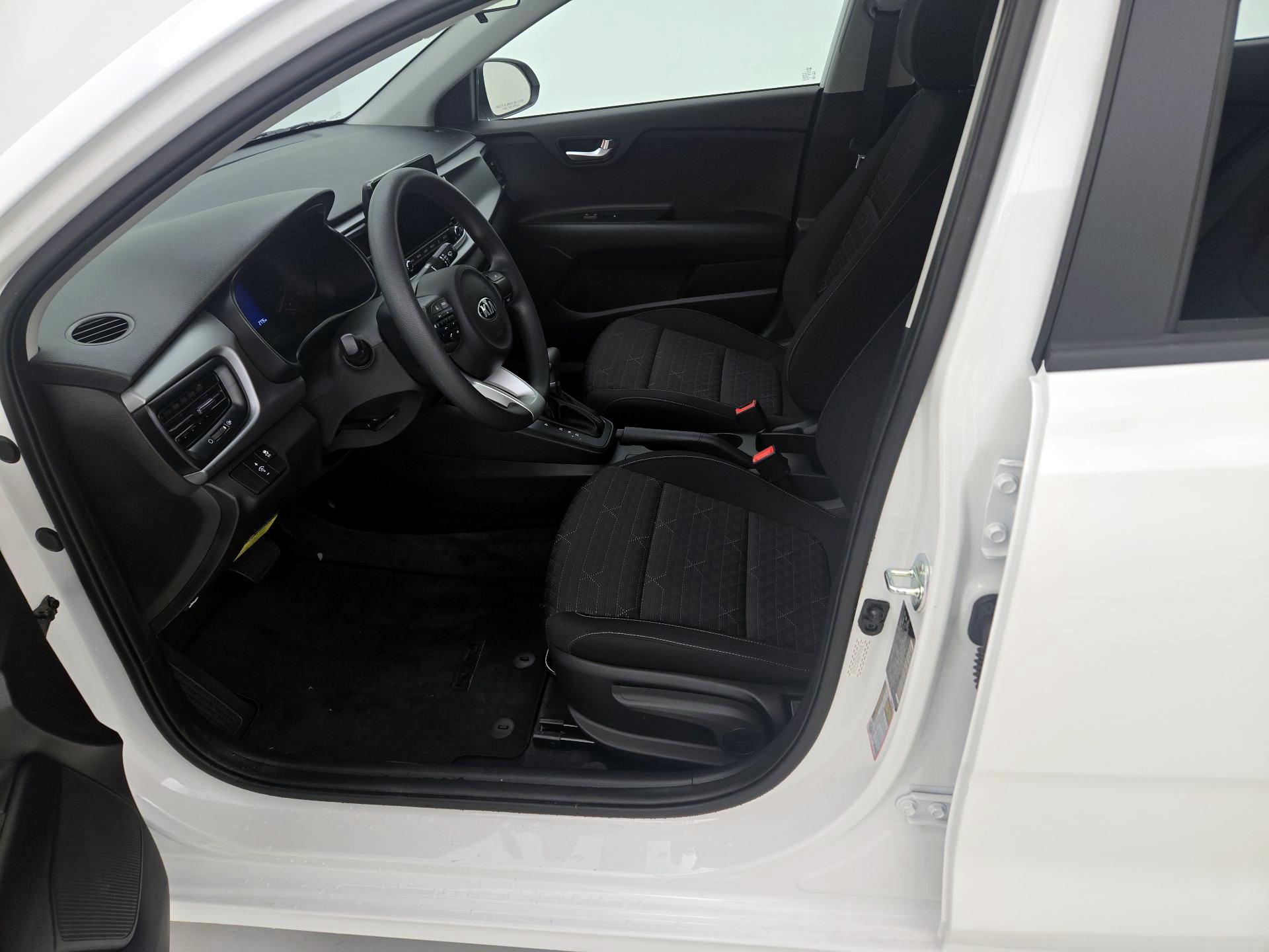 Thumbnail: 2021 Kia Rio - 11