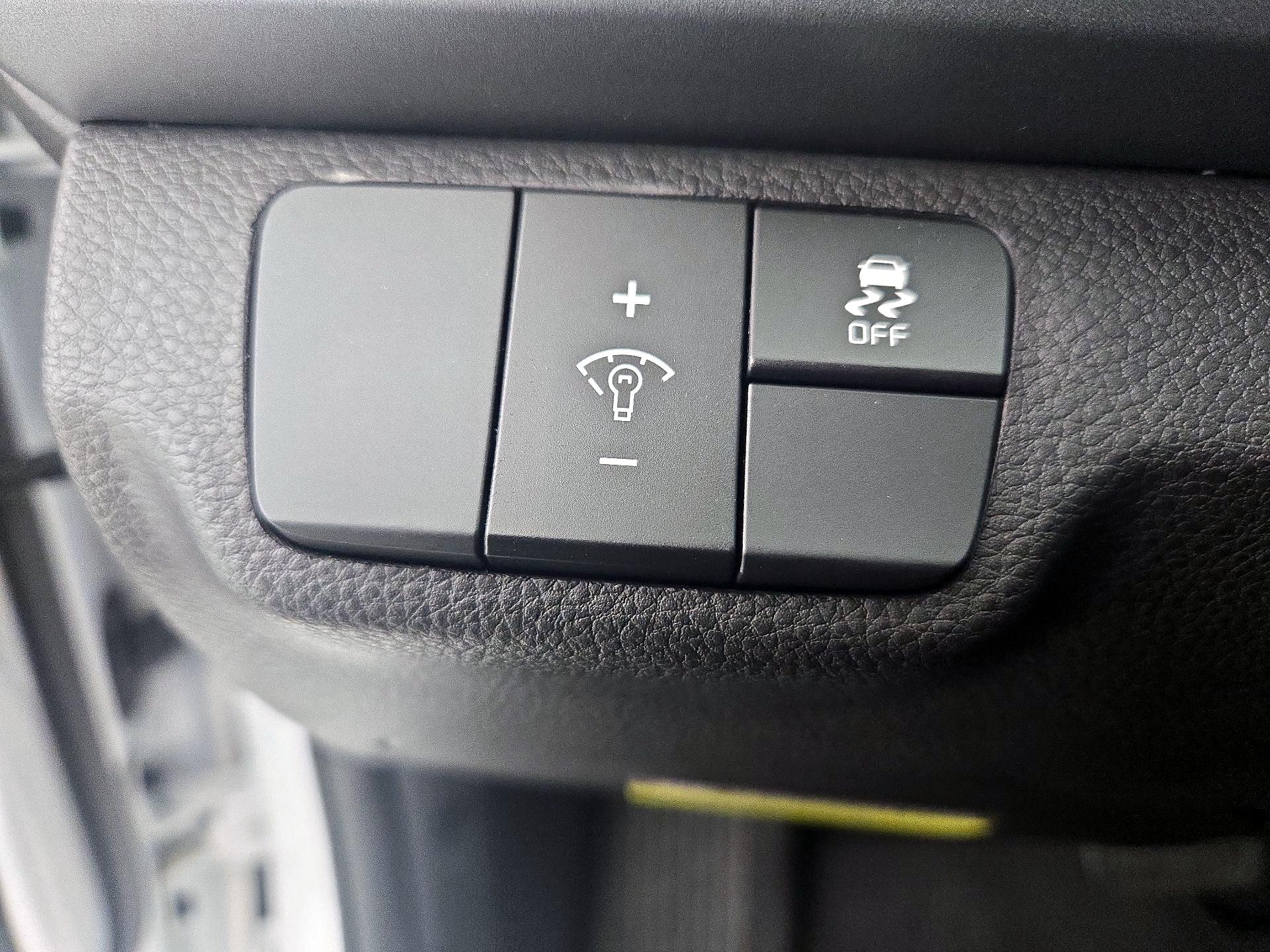 Thumbnail: 2021 Kia Rio - 13