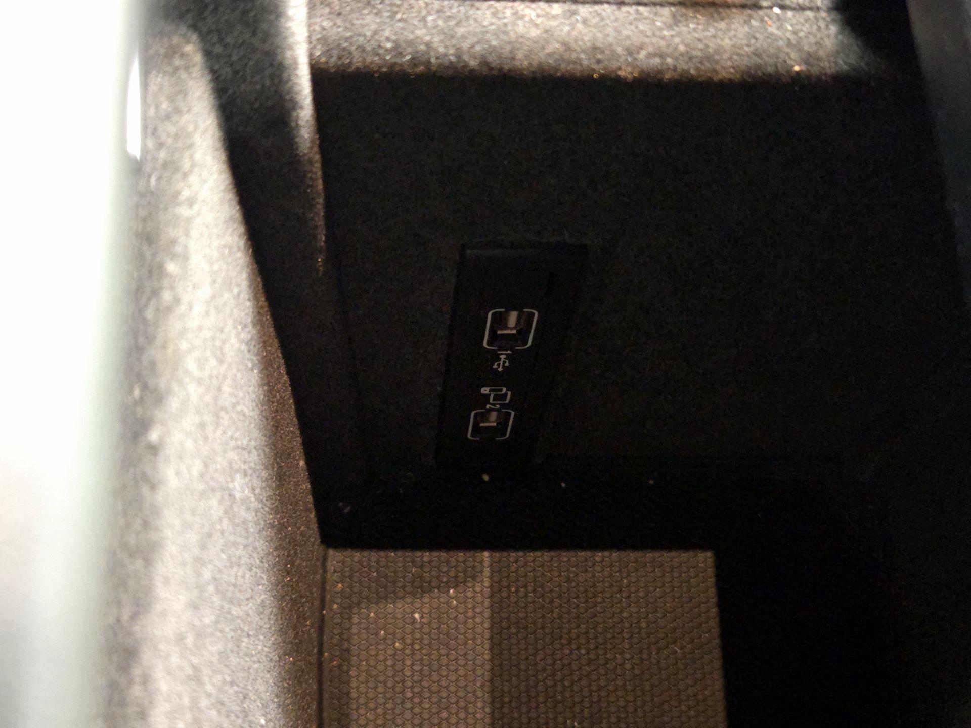 Thumbnail: 2017 Mercedes-Benz GLE - 19