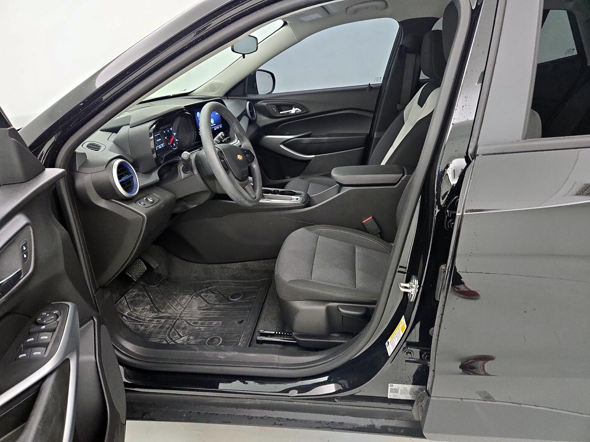 Thumbnail: 2025 Chevrolet Trax - 11